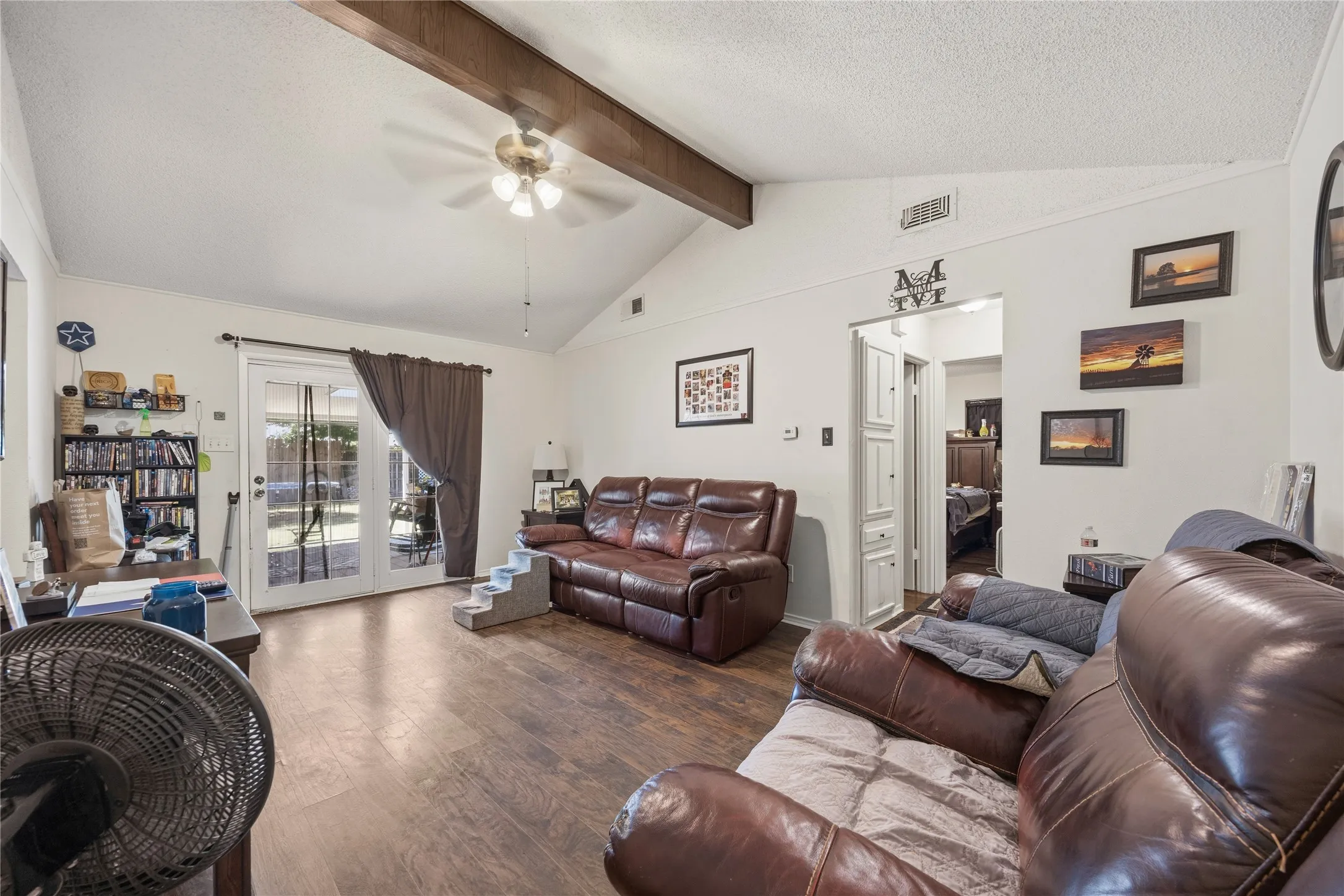 Single Family Residence For Sale in Johnson County , 636 Sue Ann Lane, Burleson, Texas 76028, 3 Bedroom, 2 Bathroom, 1 Garage spaces, 1,536 Sqft, built in 1971, mls#21330504, Real Estate Agent in Burleson, Homes For Sale in Johnson county, Homes For Sale in Burleson, Realtor in Burleson Texas, Real Estate Brokerage Independent Realty Texas, Luminita Cordes Realtor