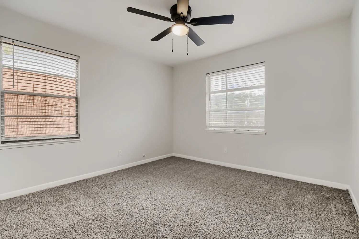 Single Family Residence For Sale in Tarrant County , 1405 Oak Grove Road, Fort Worth, Texas 76134, 3 Bedroom, 1 Bathroom, 2 Garage spaces, 1,141 Sqft, built in 1956, mls#21331991, Real Estate Agent in Fort Worth, Homes For Sale in Tarrant county, Homes For Sale in Fort Worth, Realtor in Fort Worth Texas, Real Estate Brokerage Independent Realty Texas, Luminita Cordes Realtor