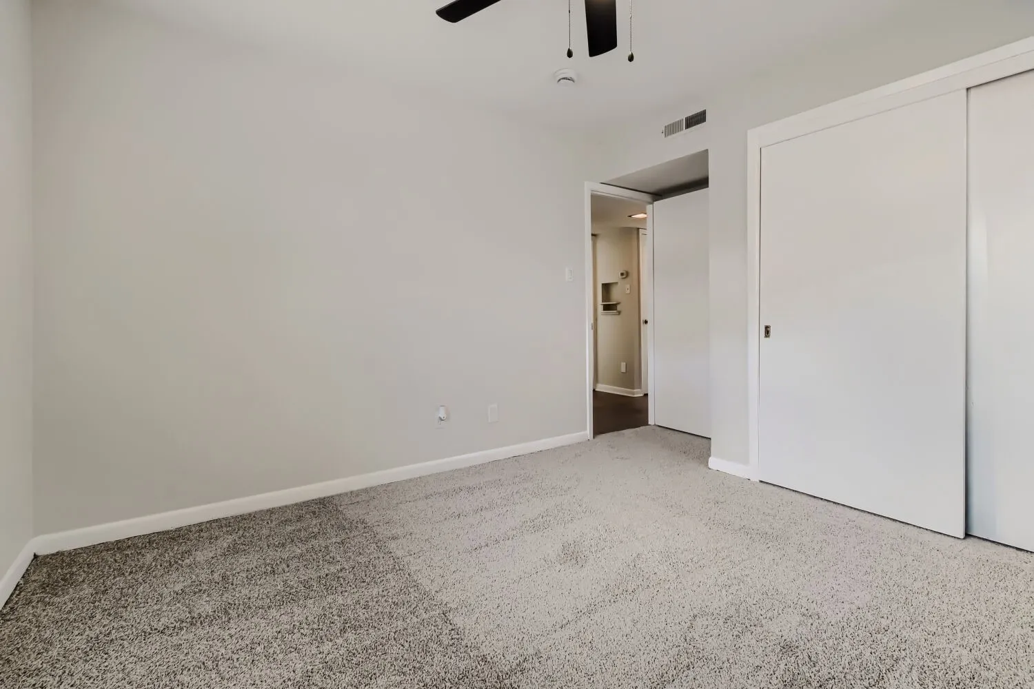 Single Family Residence For Sale in Tarrant County , 1405 Oak Grove Road, Fort Worth, Texas 76134, 3 Bedroom, 1 Bathroom, 2 Garage spaces, 1,141 Sqft, built in 1956, mls#21331991, Real Estate Agent in Fort Worth, Homes For Sale in Tarrant county, Homes For Sale in Fort Worth, Realtor in Fort Worth Texas, Real Estate Brokerage Independent Realty Texas, Luminita Cordes Realtor