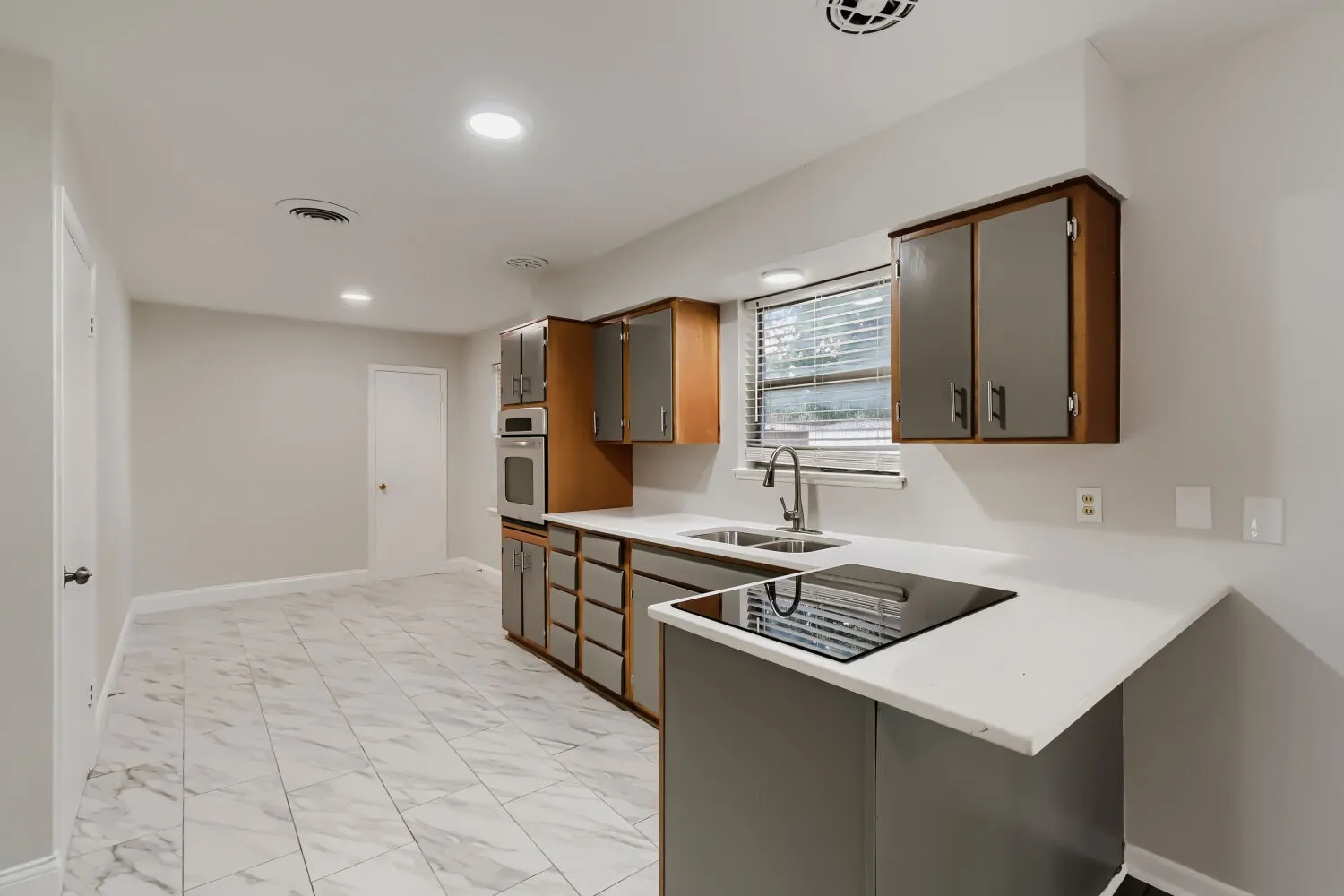 Single Family Residence For Sale in Tarrant County , 1405 Oak Grove Road, Fort Worth, Texas 76134, 3 Bedroom, 1 Bathroom, 2 Garage spaces, 1,141 Sqft, built in 1956, mls#21331991, Real Estate Agent in Fort Worth, Homes For Sale in Tarrant county, Homes For Sale in Fort Worth, Realtor in Fort Worth Texas, Real Estate Brokerage Independent Realty Texas, Luminita Cordes Realtor