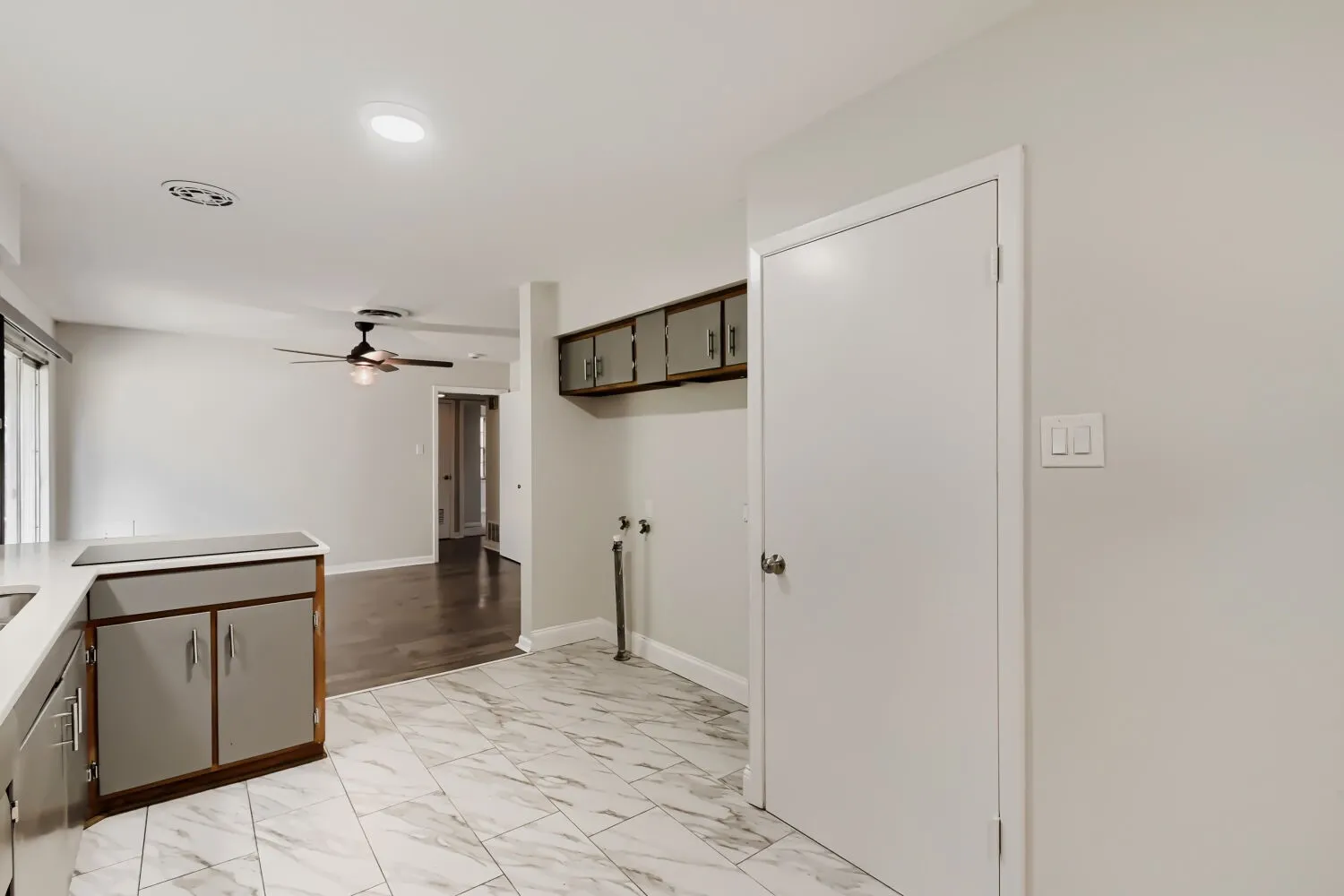Single Family Residence For Sale in Tarrant County , 1405 Oak Grove Road, Fort Worth, Texas 76134, 3 Bedroom, 1 Bathroom, 2 Garage spaces, 1,141 Sqft, built in 1956, mls#21331991, Real Estate Agent in Fort Worth, Homes For Sale in Tarrant county, Homes For Sale in Fort Worth, Realtor in Fort Worth Texas, Real Estate Brokerage Independent Realty Texas, Luminita Cordes Realtor