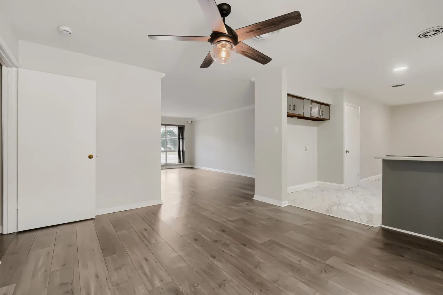 Single Family Residence For Sale in Tarrant County , 1405 Oak Grove Road, Fort Worth, Texas 76134, 3 Bedroom, 1 Bathroom, 2 Garage spaces, 1,141 Sqft, built in 1956, mls#21331991, Real Estate Agent in Fort Worth, Homes For Sale in Tarrant county, Homes For Sale in Fort Worth, Realtor in Fort Worth Texas, Real Estate Brokerage Independent Realty Texas, Luminita Cordes Realtor