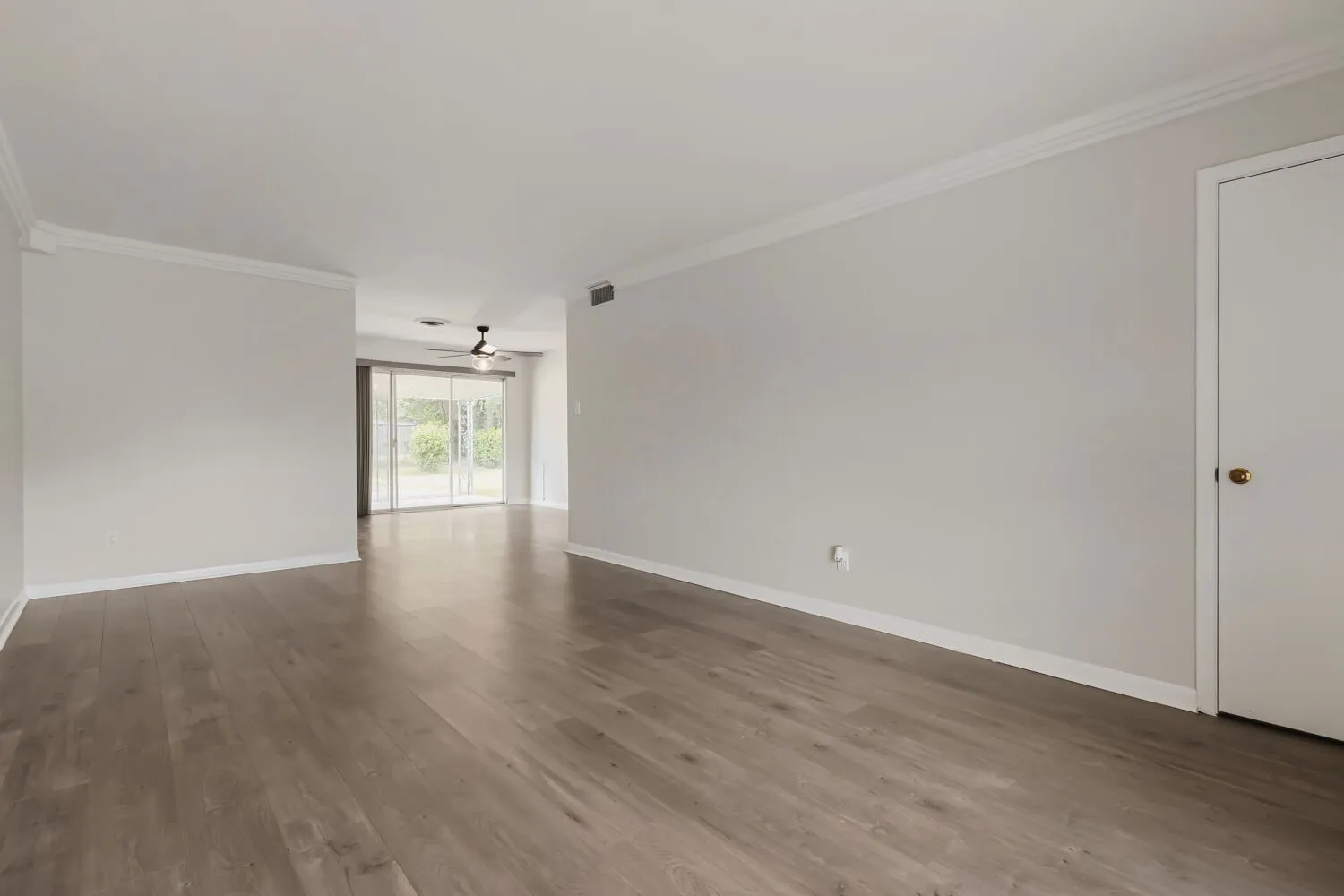Single Family Residence For Sale in Tarrant County , 1405 Oak Grove Road, Fort Worth, Texas 76134, 3 Bedroom, 1 Bathroom, 2 Garage spaces, 1,141 Sqft, built in 1956, mls#21331991, Real Estate Agent in Fort Worth, Homes For Sale in Tarrant county, Homes For Sale in Fort Worth, Realtor in Fort Worth Texas, Real Estate Brokerage Independent Realty Texas, Luminita Cordes Realtor