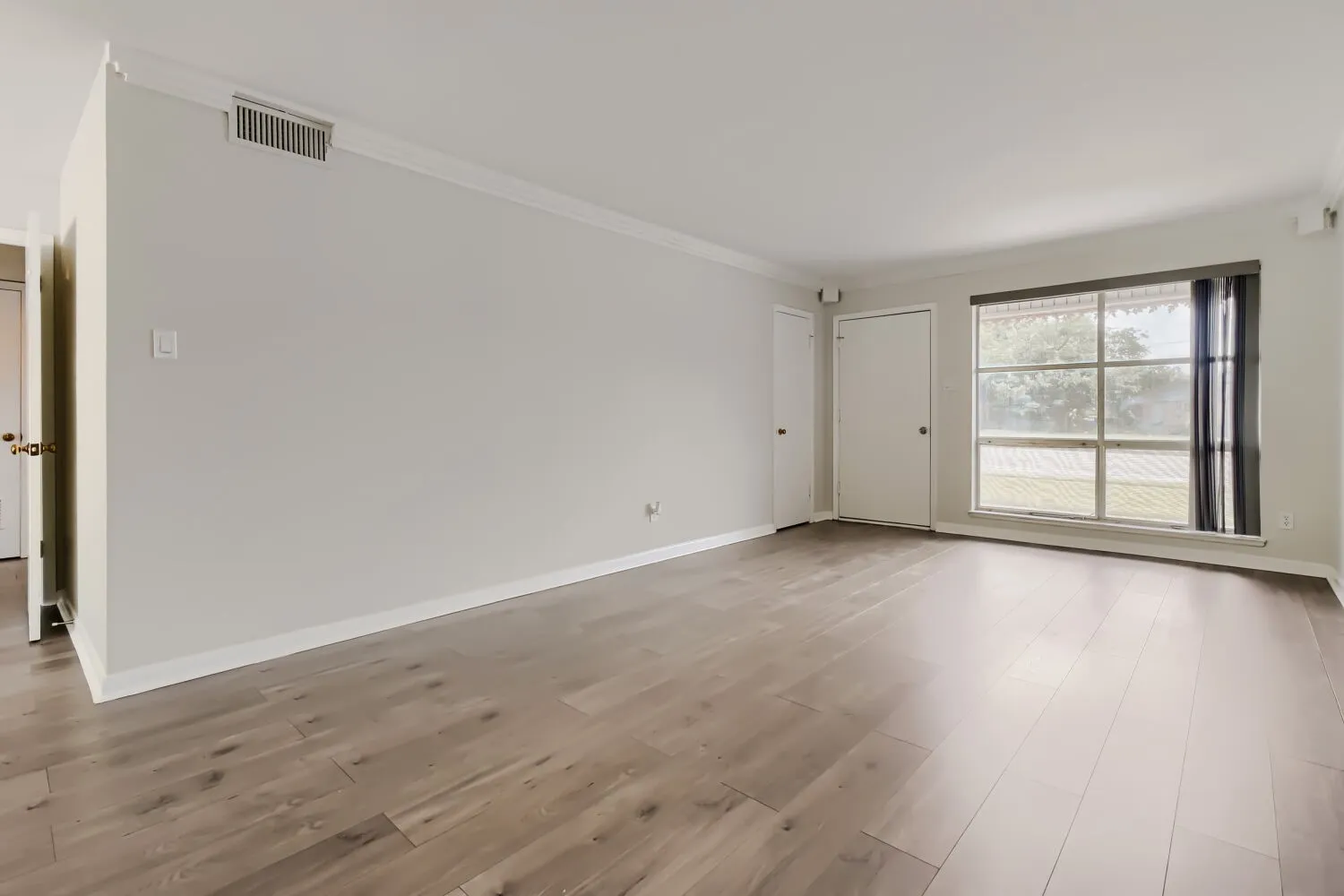 Single Family Residence For Sale in Tarrant County , 1405 Oak Grove Road, Fort Worth, Texas 76134, 3 Bedroom, 1 Bathroom, 2 Garage spaces, 1,141 Sqft, built in 1956, mls#21331991, Real Estate Agent in Fort Worth, Homes For Sale in Tarrant county, Homes For Sale in Fort Worth, Realtor in Fort Worth Texas, Real Estate Brokerage Independent Realty Texas, Luminita Cordes Realtor
