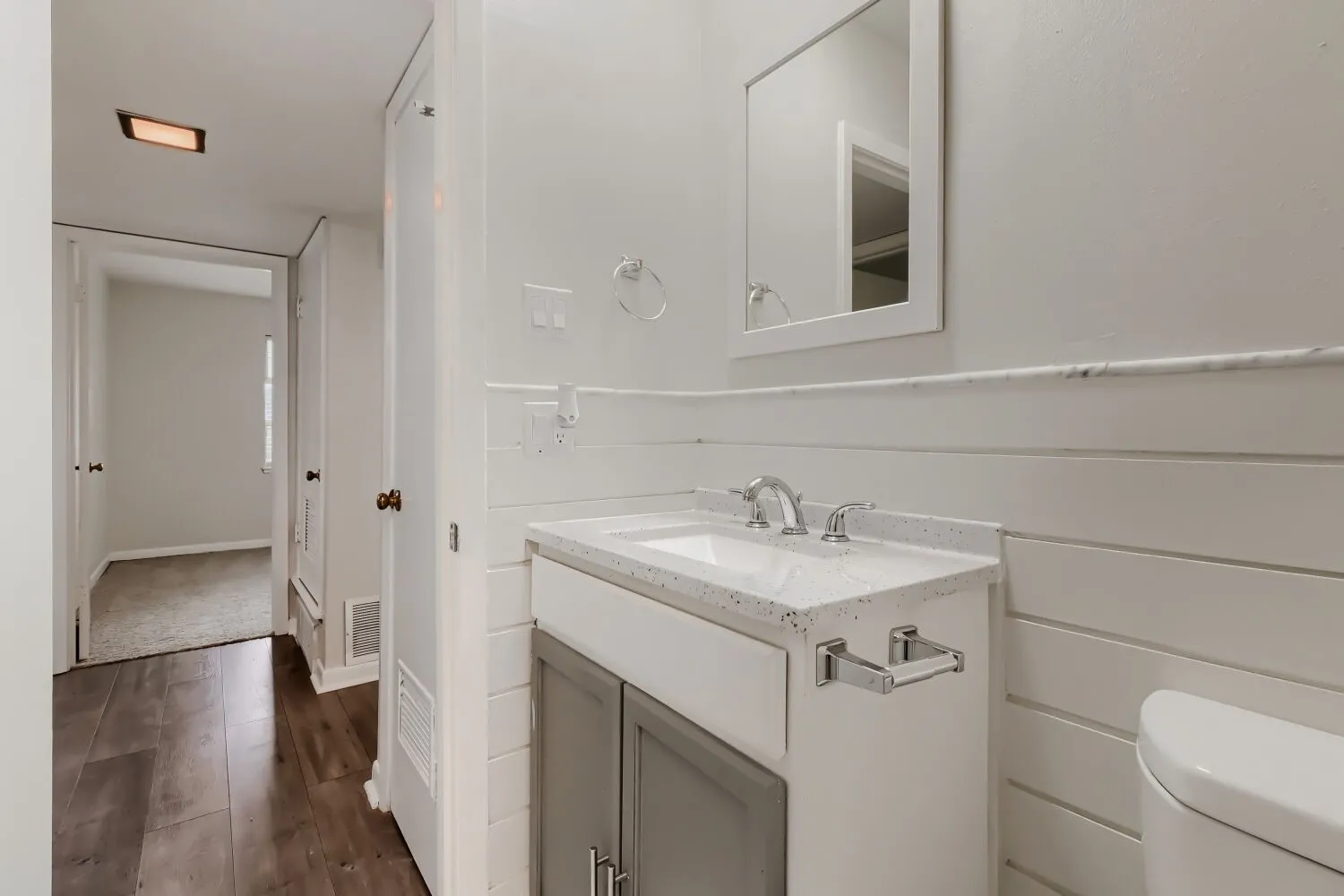 Single Family Residence For Sale in Tarrant County , 1405 Oak Grove Road, Fort Worth, Texas 76134, 3 Bedroom, 1 Bathroom, 2 Garage spaces, 1,141 Sqft, built in 1956, mls#21331991, Real Estate Agent in Fort Worth, Homes For Sale in Tarrant county, Homes For Sale in Fort Worth, Realtor in Fort Worth Texas, Real Estate Brokerage Independent Realty Texas, Luminita Cordes Realtor
