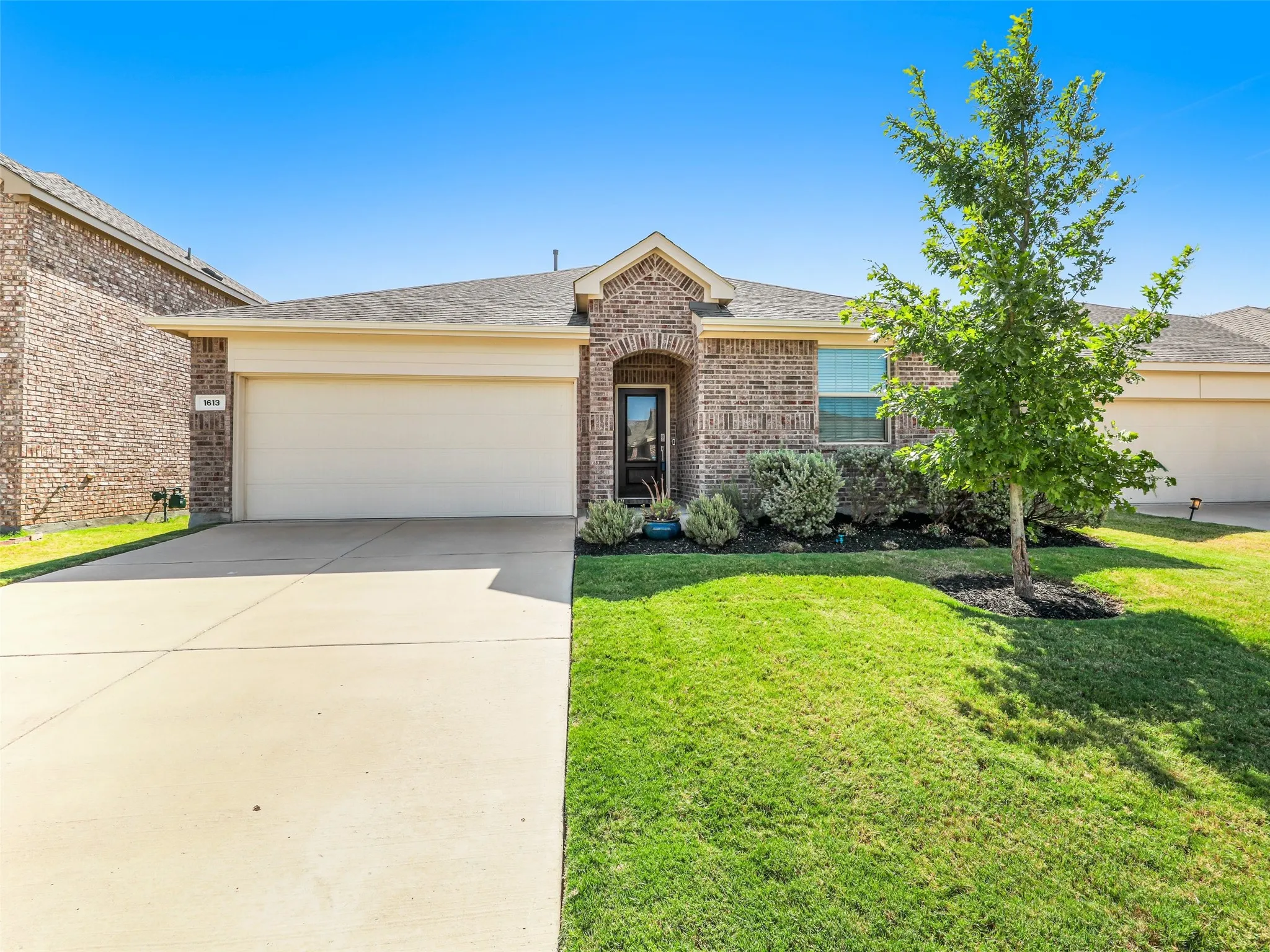 Single Family Residence For Sale in Denton County , 1613 Roadrunner Drive, Little Elm, Texas 75068, 4 Bedroom, 2 Bathroom, 2 Garage spaces, 2,010 Sqft, built in 2022, mls#21328740, Real Estate Agent in Little Elm, Homes For Sale in Denton county, Homes For Sale in Little Elm, Realtor in Little Elm Texas, Real Estate Brokerage Independent Realty Texas, Luminita Cordes Realtor