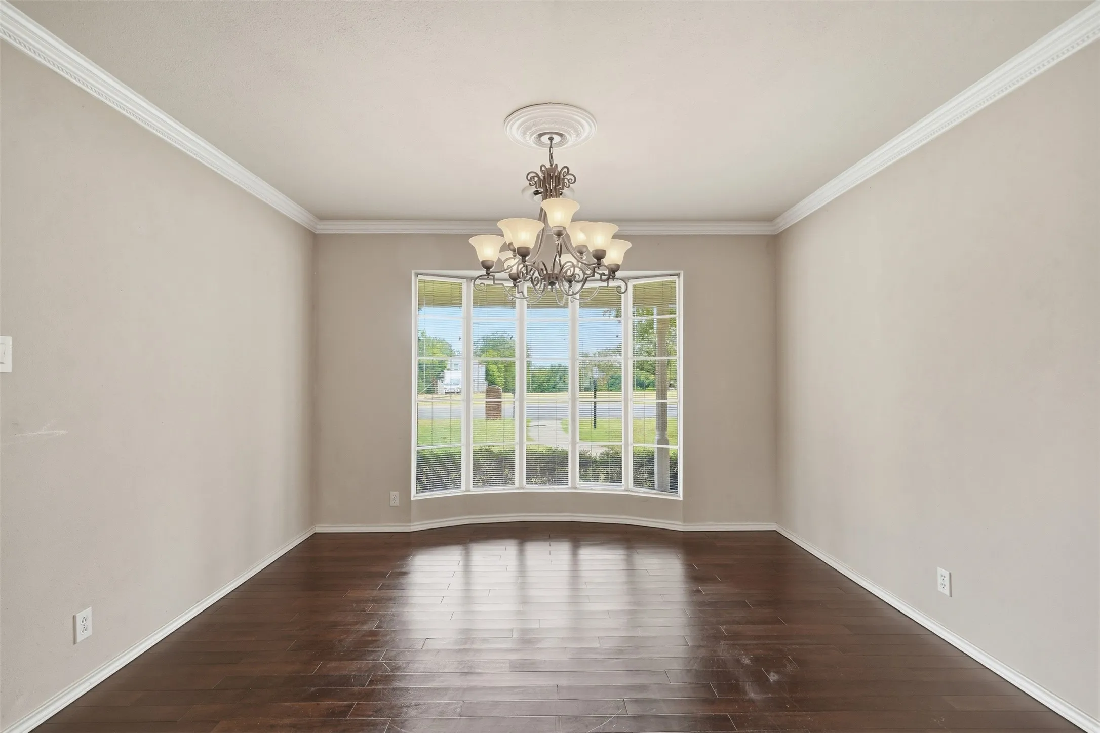 Single Family Residence For Sale in Johnson County , 206 Mcanear Street, Cleburne, Texas 76033, 3 Bedroom, 2 Bathroom, 2 Garage spaces, 1,984 Sqft, built in 1965, mls#21332318, Real Estate Agent in Cleburne, Homes For Sale in Johnson county, Homes For Sale in Cleburne, Realtor in Cleburne Texas, Real Estate Brokerage Independent Realty Texas, Luminita Cordes Realtor