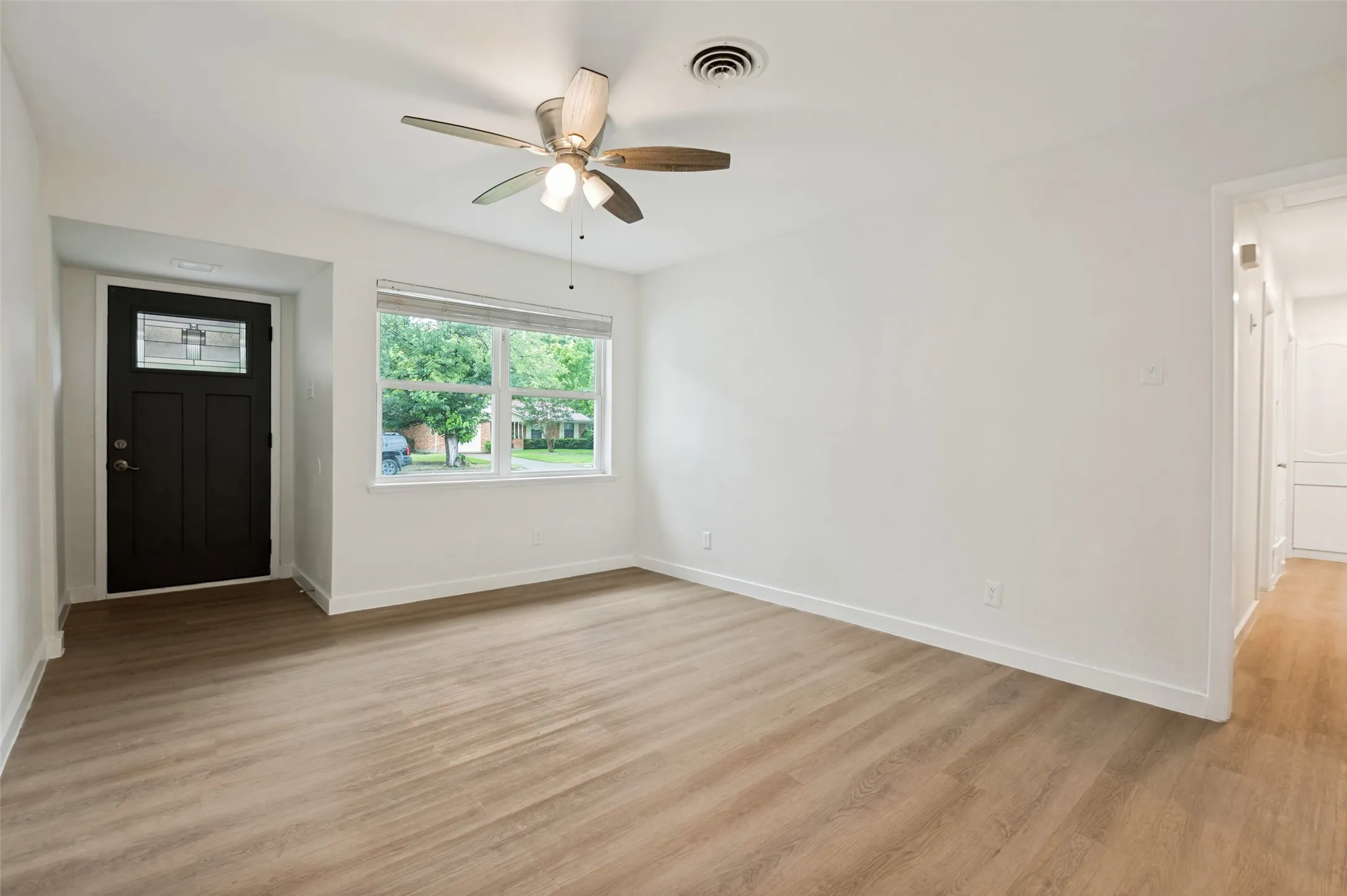 Single Family Residence For Sale in Dallas County , 1219 Dearborn Drive, Richardson, Texas 75080, 4 Bedroom, 2 Bathroom, 1 Garage spaces, 1,472 Sqft, built in 1959, mls#21329039, Real Estate Agent in Richardson, Homes For Sale in Dallas county, Homes For Sale in Richardson, Realtor in Richardson Texas, Real Estate Brokerage Independent Realty Texas, Luminita Cordes Realtor