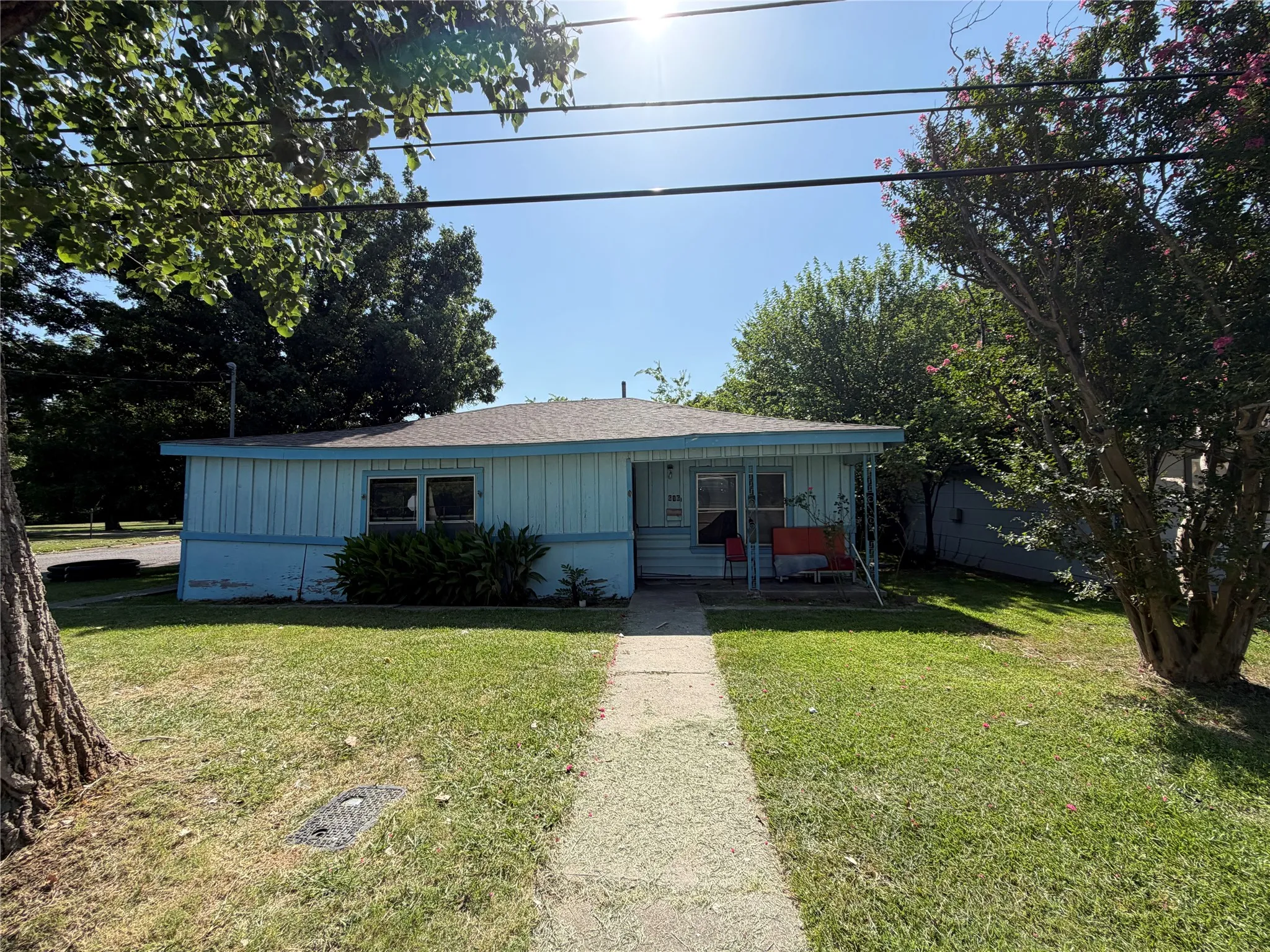 Single Family Residence For Sale in Grayson County , 616 White Street, Whitesboro, Texas 76273, 3 Bedroom, 2 Bathroom, Garage spaces, 1,520 Sqft, built in 1950, mls#21332046, Real Estate Agent in Whitesboro, Homes For Sale in Grayson county, Homes For Sale in Whitesboro, Realtor in Whitesboro Texas, Real Estate Brokerage Independent Realty Texas, Luminita Cordes Realtor