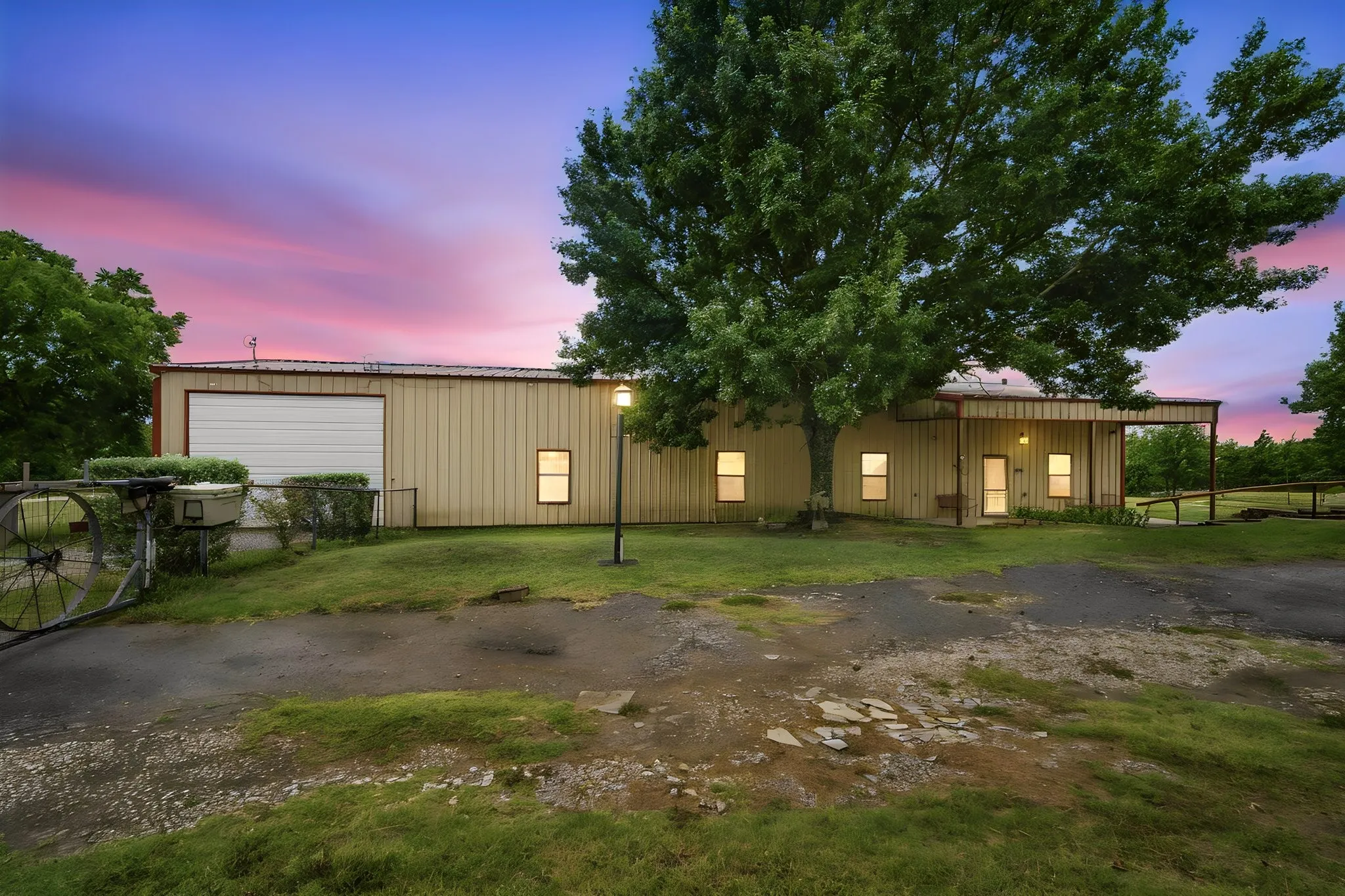 Single Family Residence For Sale in Ellis County , 5821 Waterworks Road, Midlothian, Texas 76065, 3 Bedroom, 2 Bathroom, 2 Garage spaces, 3,280 Sqft, built in 2008, mls#21331932, Real Estate Agent in Midlothian, Homes For Sale in Ellis county, Homes For Sale in Midlothian, Realtor in Midlothian Texas, Real Estate Brokerage Independent Realty Texas, Luminita Cordes Realtor