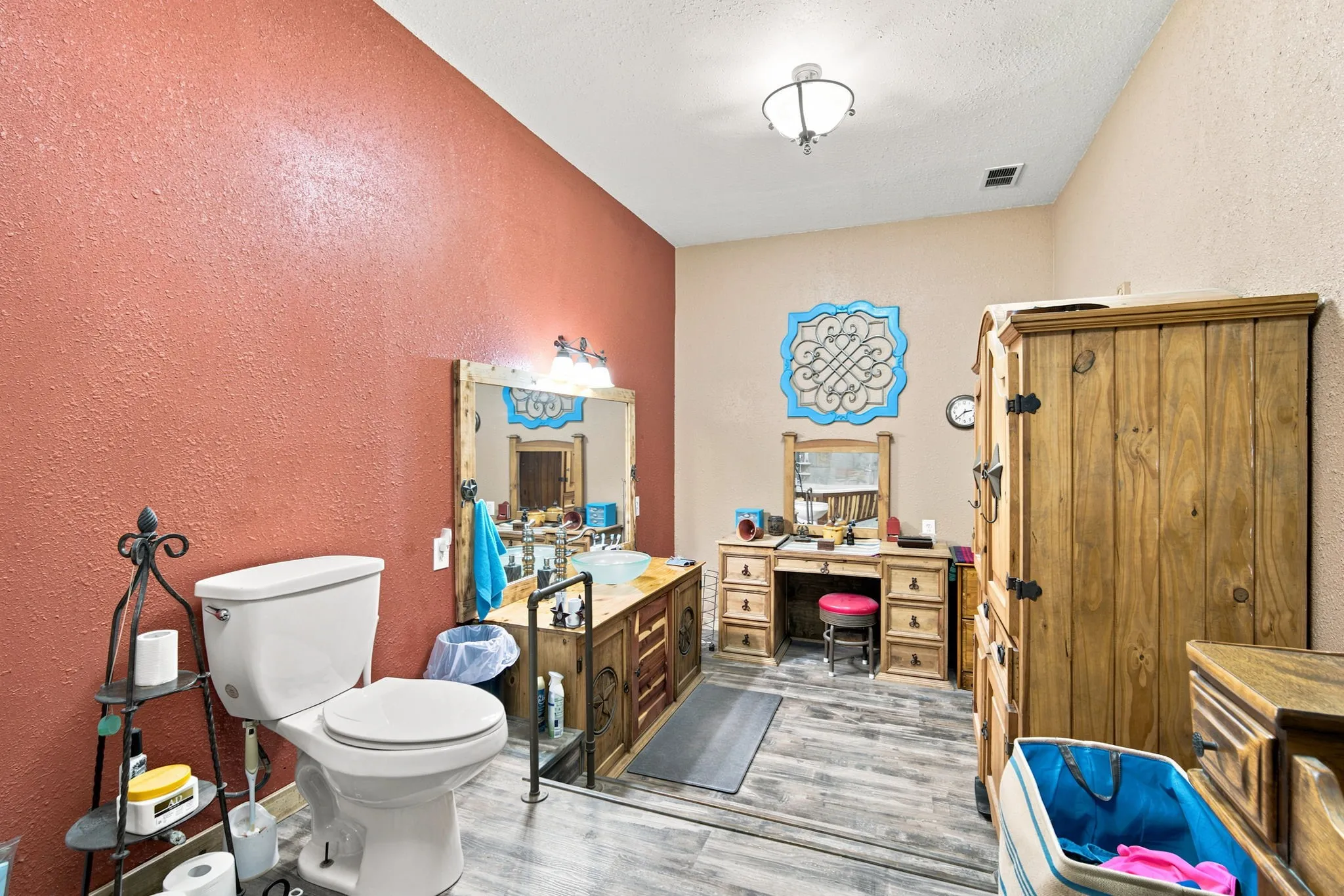 Another view of the ensuite primary bath.