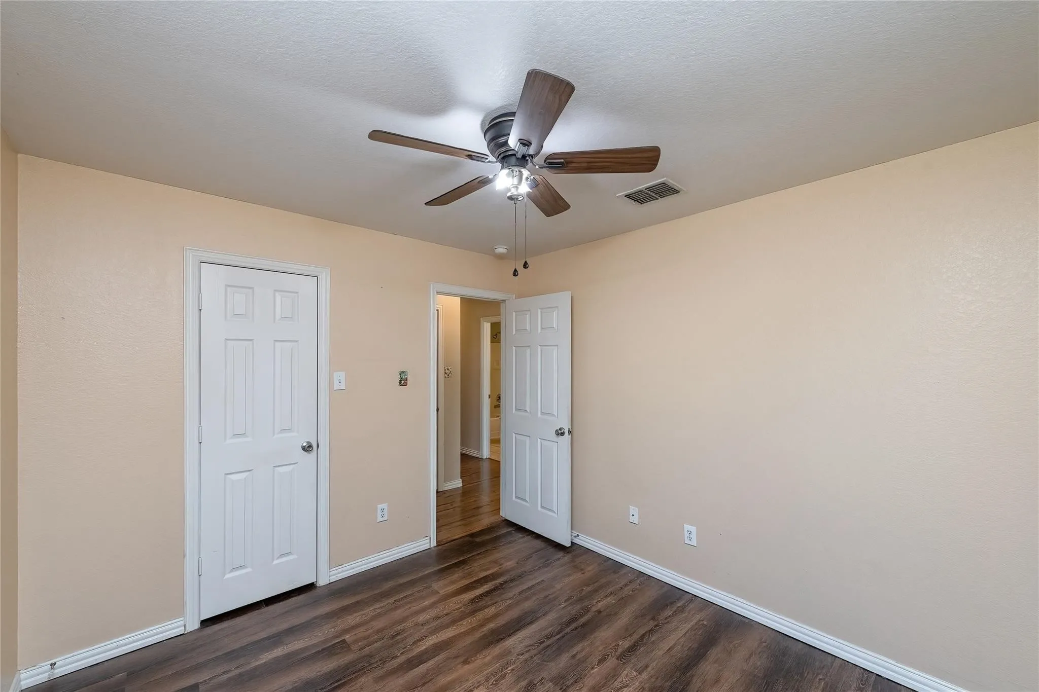 Single Family Residence For Rent in Collin County , 306 Tarpan Trail, Celina, Texas 75009, 4 Bedroom, 2 Bathroom, 2 Garage spaces, 2,002 Sqft, built in 2005, mls#21331345, Real Estate Agent in Celina, Homes For Rent in Collin county, Homes For Rent in Celina, Realtor in Celina Texas, Real Estate Brokerage Independent Realty Texas, Luminita Cordes Realtor