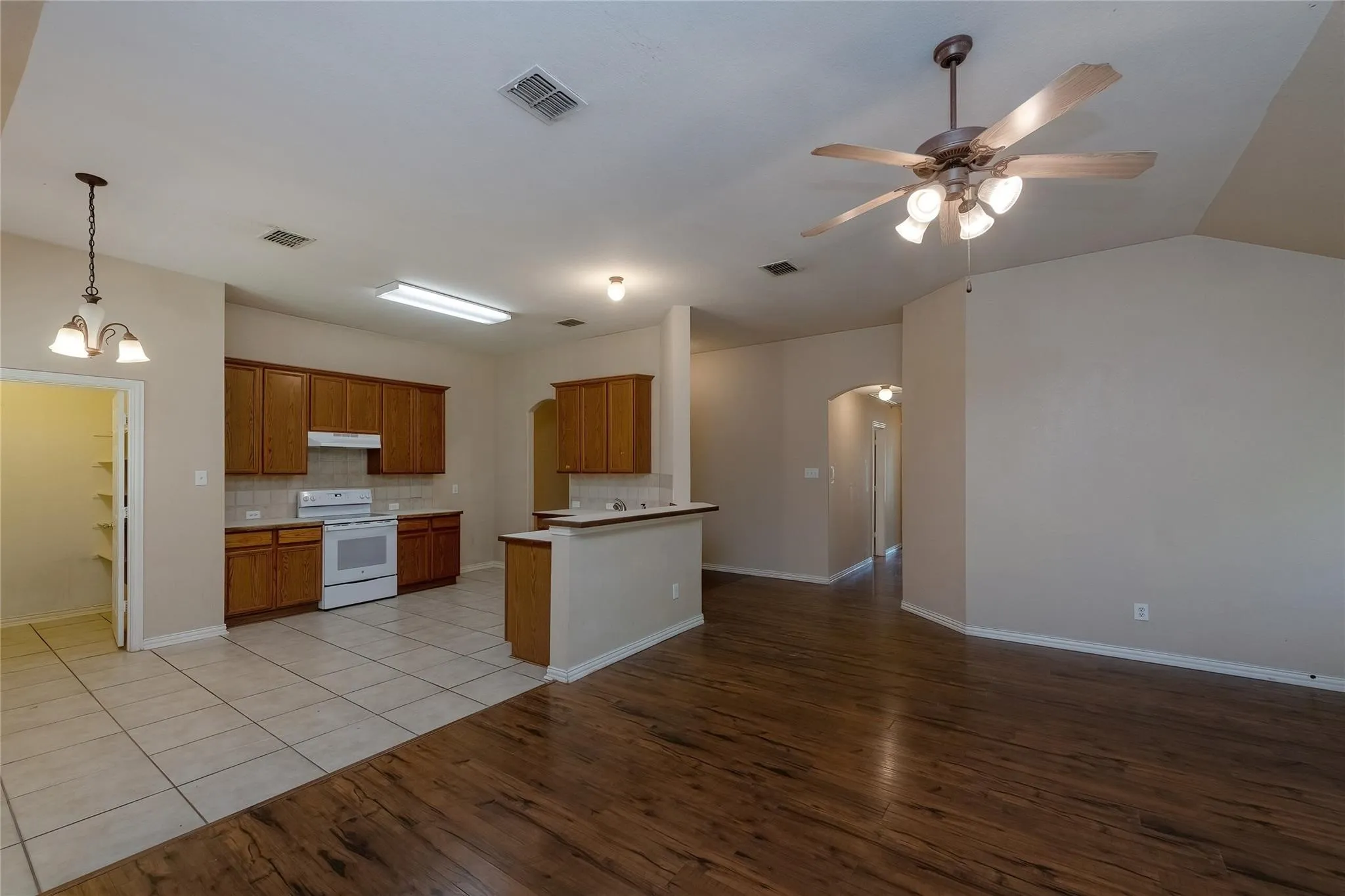 Single Family Residence For Rent in Collin County , 306 Tarpan Trail, Celina, Texas 75009, 4 Bedroom, 2 Bathroom, 2 Garage spaces, 2,002 Sqft, built in 2005, mls#21331345, Real Estate Agent in Celina, Homes For Rent in Collin county, Homes For Rent in Celina, Realtor in Celina Texas, Real Estate Brokerage Independent Realty Texas, Luminita Cordes Realtor