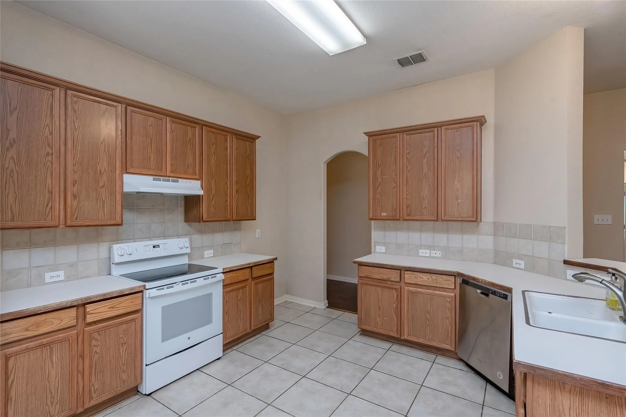 Single Family Residence For Rent in Collin County , 306 Tarpan Trail, Celina, Texas 75009, 4 Bedroom, 2 Bathroom, 2 Garage spaces, 2,002 Sqft, built in 2005, mls#21331345, Real Estate Agent in Celina, Homes For Rent in Collin county, Homes For Rent in Celina, Realtor in Celina Texas, Real Estate Brokerage Independent Realty Texas, Luminita Cordes Realtor