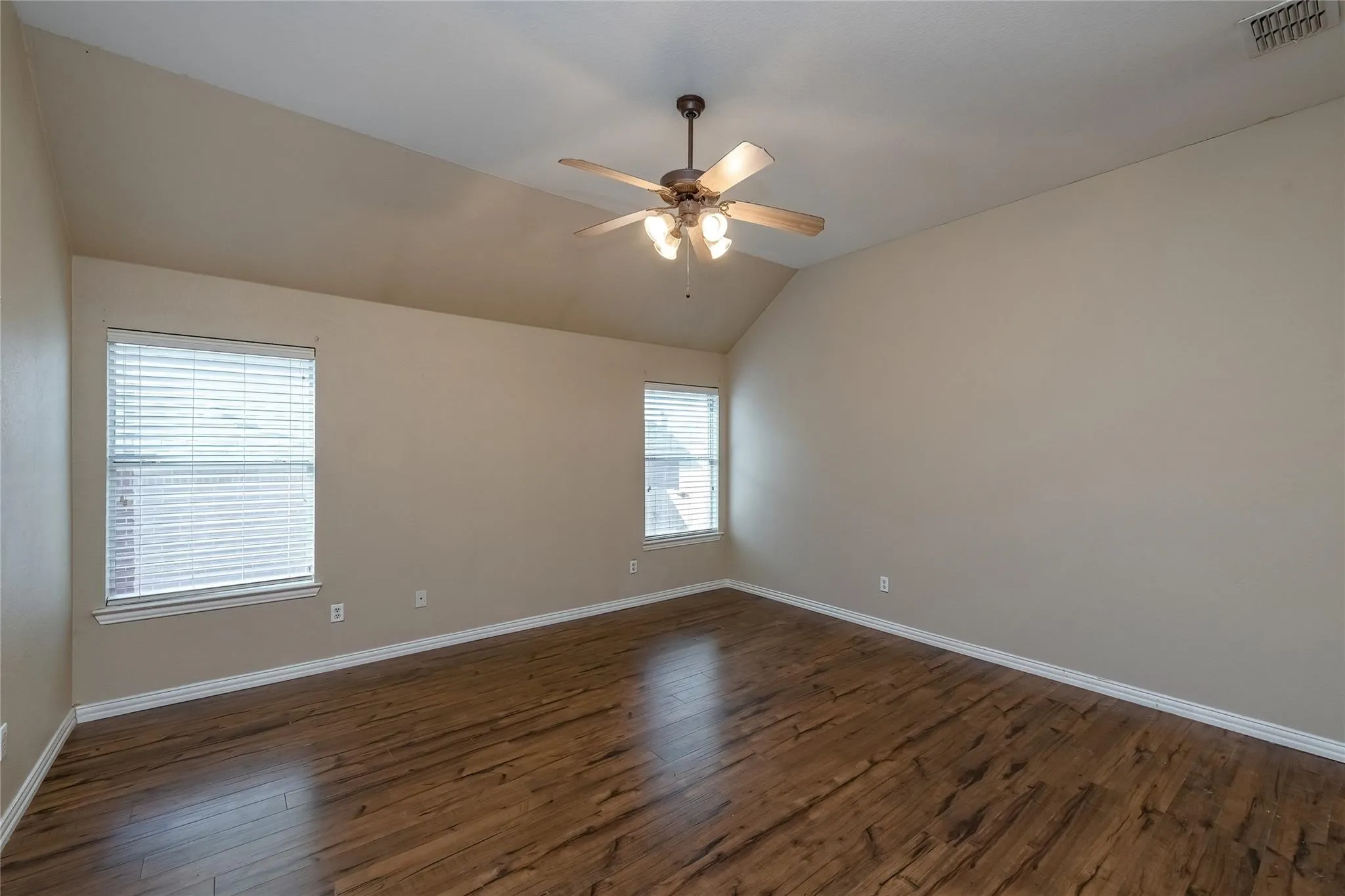 Single Family Residence For Rent in Collin County , 306 Tarpan Trail, Celina, Texas 75009, 4 Bedroom, 2 Bathroom, 2 Garage spaces, 2,002 Sqft, built in 2005, mls#21331345, Real Estate Agent in Celina, Homes For Rent in Collin county, Homes For Rent in Celina, Realtor in Celina Texas, Real Estate Brokerage Independent Realty Texas, Luminita Cordes Realtor