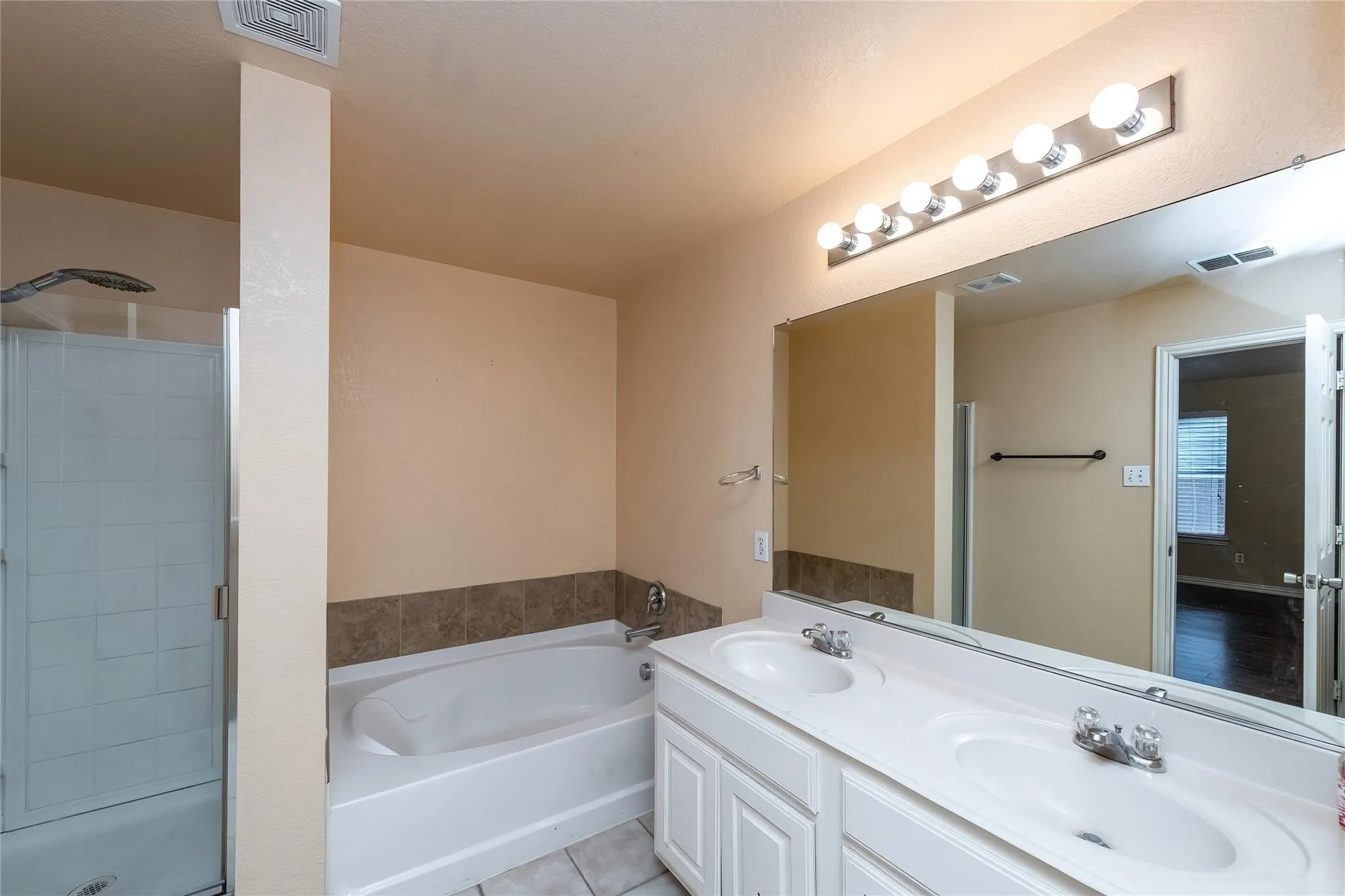Single Family Residence For Rent in Collin County , 306 Tarpan Trail, Celina, Texas 75009, 4 Bedroom, 2 Bathroom, 2 Garage spaces, 2,002 Sqft, built in 2005, mls#21331345, Real Estate Agent in Celina, Homes For Rent in Collin county, Homes For Rent in Celina, Realtor in Celina Texas, Real Estate Brokerage Independent Realty Texas, Luminita Cordes Realtor