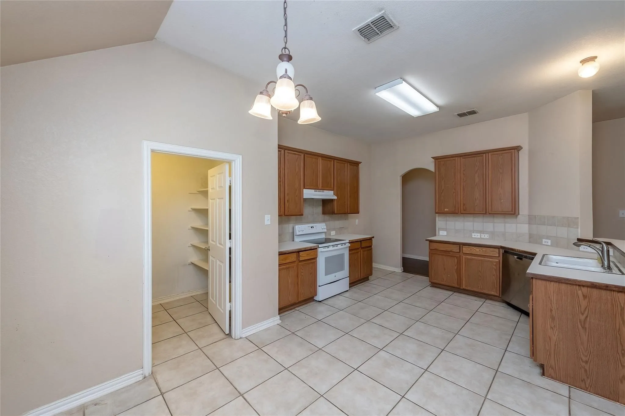 Single Family Residence For Rent in Collin County , 306 Tarpan Trail, Celina, Texas 75009, 4 Bedroom, 2 Bathroom, 2 Garage spaces, 2,002 Sqft, built in 2005, mls#21331345, Real Estate Agent in Celina, Homes For Rent in Collin county, Homes For Rent in Celina, Realtor in Celina Texas, Real Estate Brokerage Independent Realty Texas, Luminita Cordes Realtor