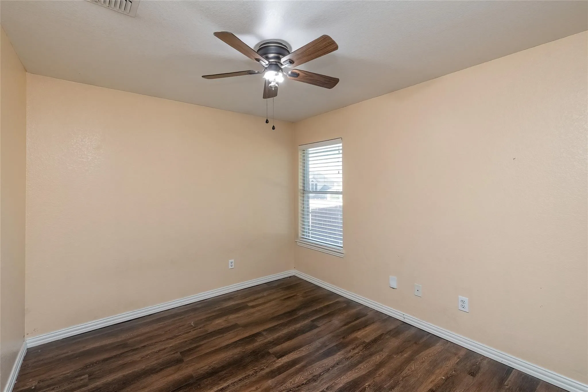 Single Family Residence For Rent in Collin County , 306 Tarpan Trail, Celina, Texas 75009, 4 Bedroom, 2 Bathroom, 2 Garage spaces, 2,002 Sqft, built in 2005, mls#21331345, Real Estate Agent in Celina, Homes For Rent in Collin county, Homes For Rent in Celina, Realtor in Celina Texas, Real Estate Brokerage Independent Realty Texas, Luminita Cordes Realtor