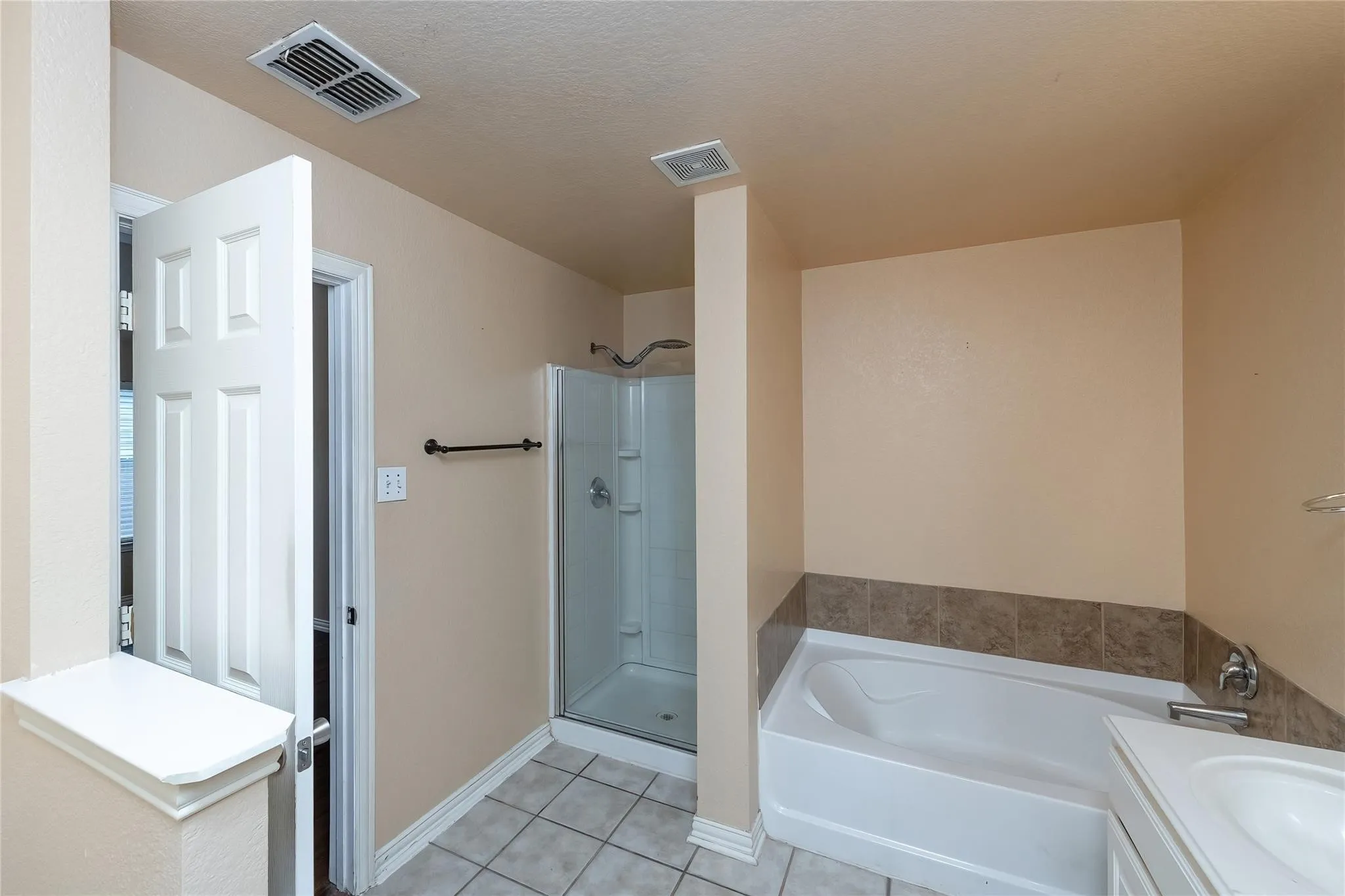 Single Family Residence For Rent in Collin County , 306 Tarpan Trail, Celina, Texas 75009, 4 Bedroom, 2 Bathroom, 2 Garage spaces, 2,002 Sqft, built in 2005, mls#21331345, Real Estate Agent in Celina, Homes For Rent in Collin county, Homes For Rent in Celina, Realtor in Celina Texas, Real Estate Brokerage Independent Realty Texas, Luminita Cordes Realtor