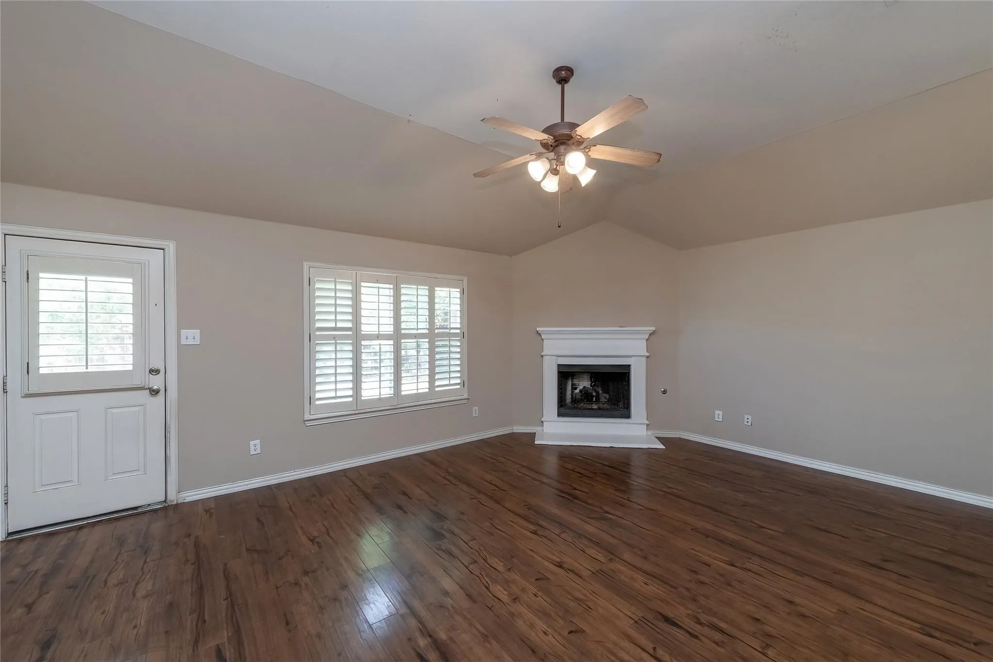 Single Family Residence For Rent in Collin County , 306 Tarpan Trail, Celina, Texas 75009, 4 Bedroom, 2 Bathroom, 2 Garage spaces, 2,002 Sqft, built in 2005, mls#21331345, Real Estate Agent in Celina, Homes For Rent in Collin county, Homes For Rent in Celina, Realtor in Celina Texas, Real Estate Brokerage Independent Realty Texas, Luminita Cordes Realtor