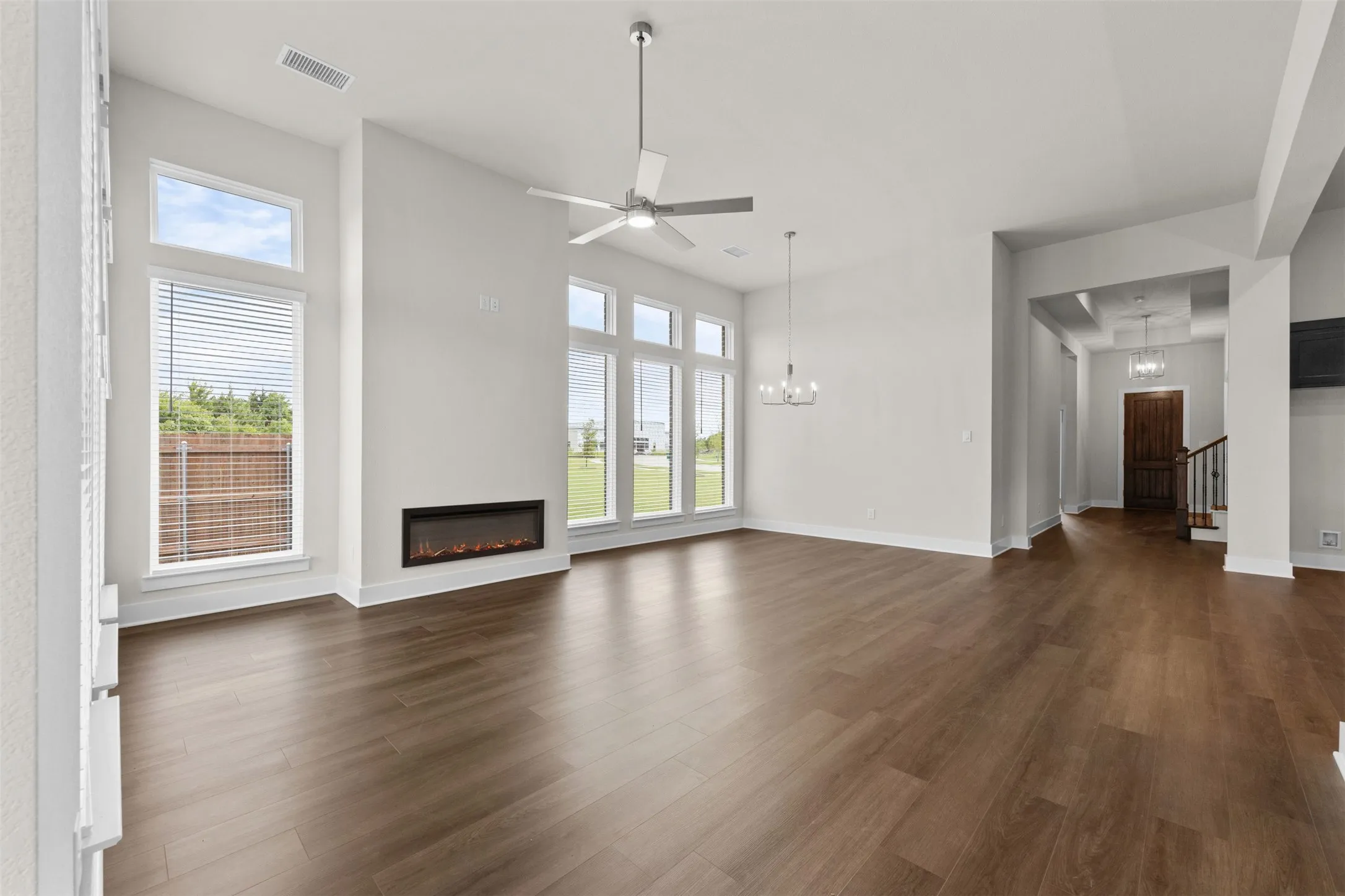 Single Family Residence For Sale in Ellis County , 552 Holiday Avenue, Waxahachie, Texas 75165, 3 Bedroom, 3 Bathroom, 2 Garage spaces, 2,934 Sqft, built in 2026, mls#21332016, Real Estate Agent in Waxahachie, Homes For Sale in Ellis county, Homes For Sale in Waxahachie, Realtor in Waxahachie Texas, Real Estate Brokerage Independent Realty Texas, Luminita Cordes Realtor
