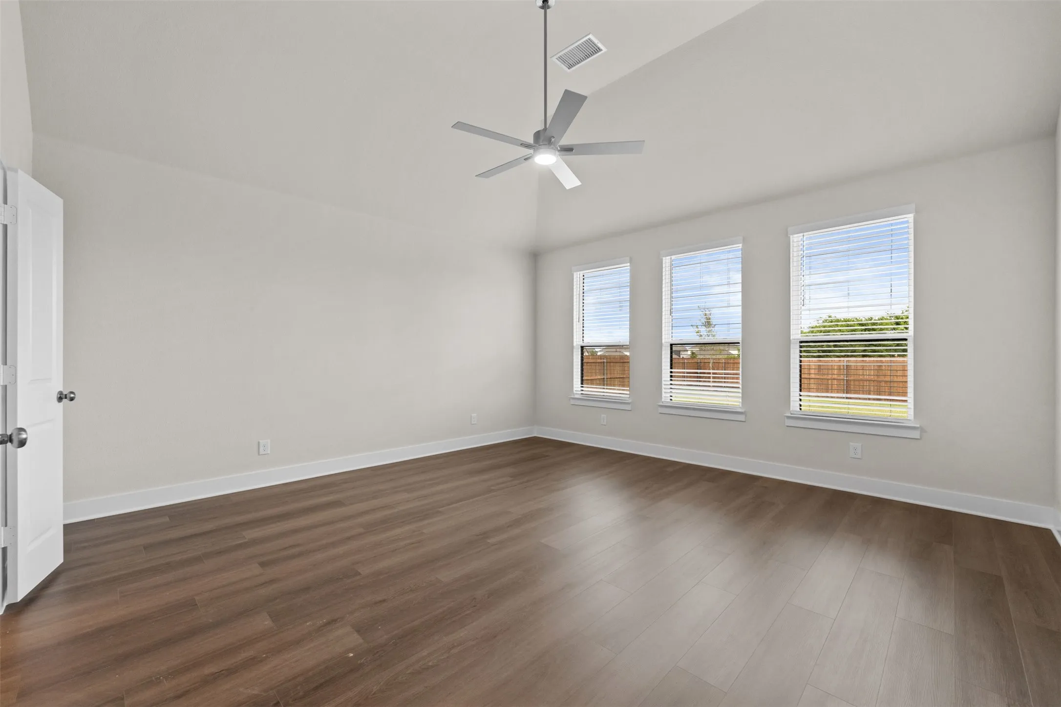 Single Family Residence For Sale in Ellis County , 552 Holiday Avenue, Waxahachie, Texas 75165, 3 Bedroom, 3 Bathroom, 2 Garage spaces, 2,934 Sqft, built in 2026, mls#21332016, Real Estate Agent in Waxahachie, Homes For Sale in Ellis county, Homes For Sale in Waxahachie, Realtor in Waxahachie Texas, Real Estate Brokerage Independent Realty Texas, Luminita Cordes Realtor