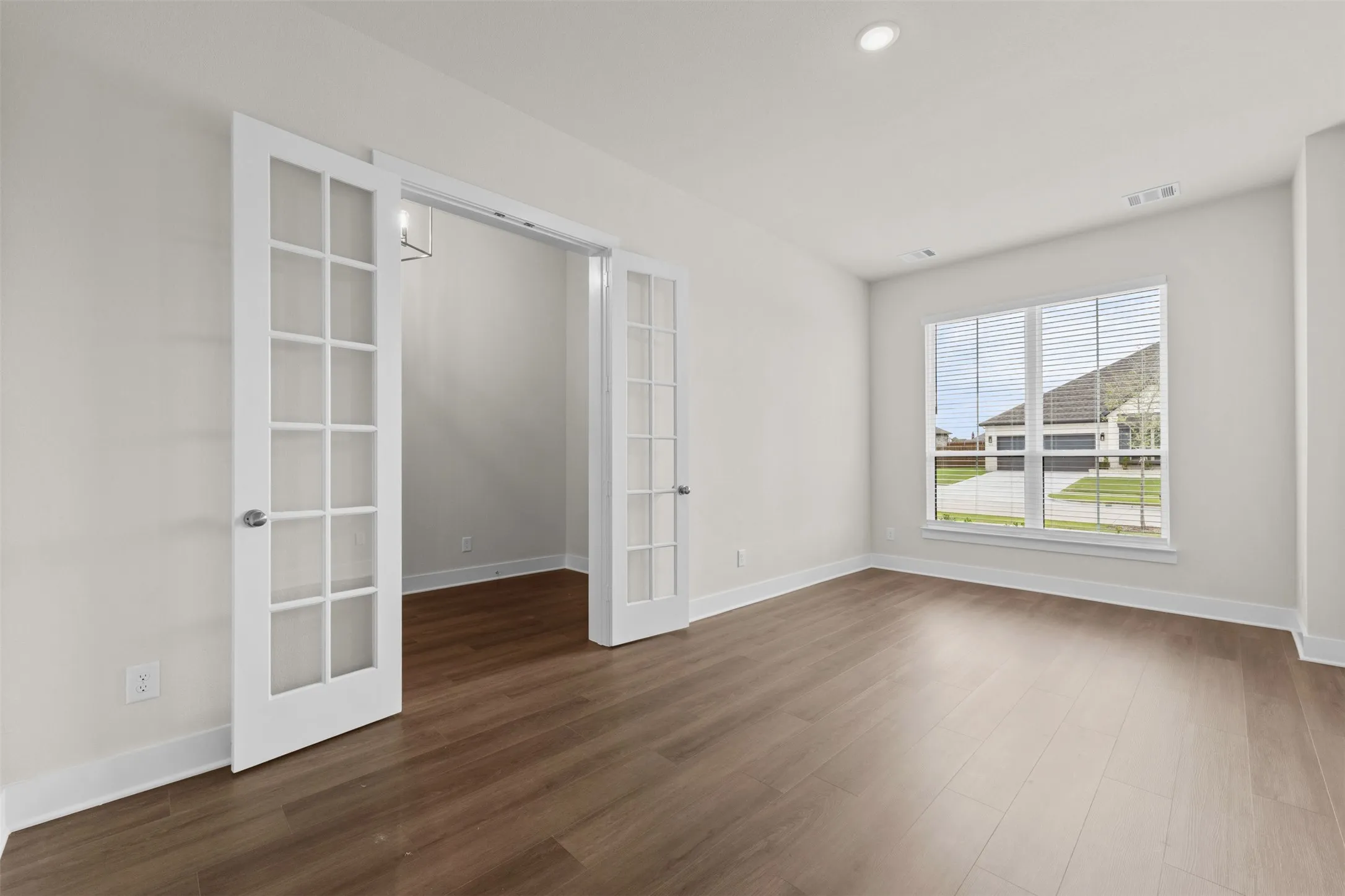 Single Family Residence For Sale in Ellis County , 552 Holiday Avenue, Waxahachie, Texas 75165, 3 Bedroom, 3 Bathroom, 2 Garage spaces, 2,934 Sqft, built in 2026, mls#21332016, Real Estate Agent in Waxahachie, Homes For Sale in Ellis county, Homes For Sale in Waxahachie, Realtor in Waxahachie Texas, Real Estate Brokerage Independent Realty Texas, Luminita Cordes Realtor