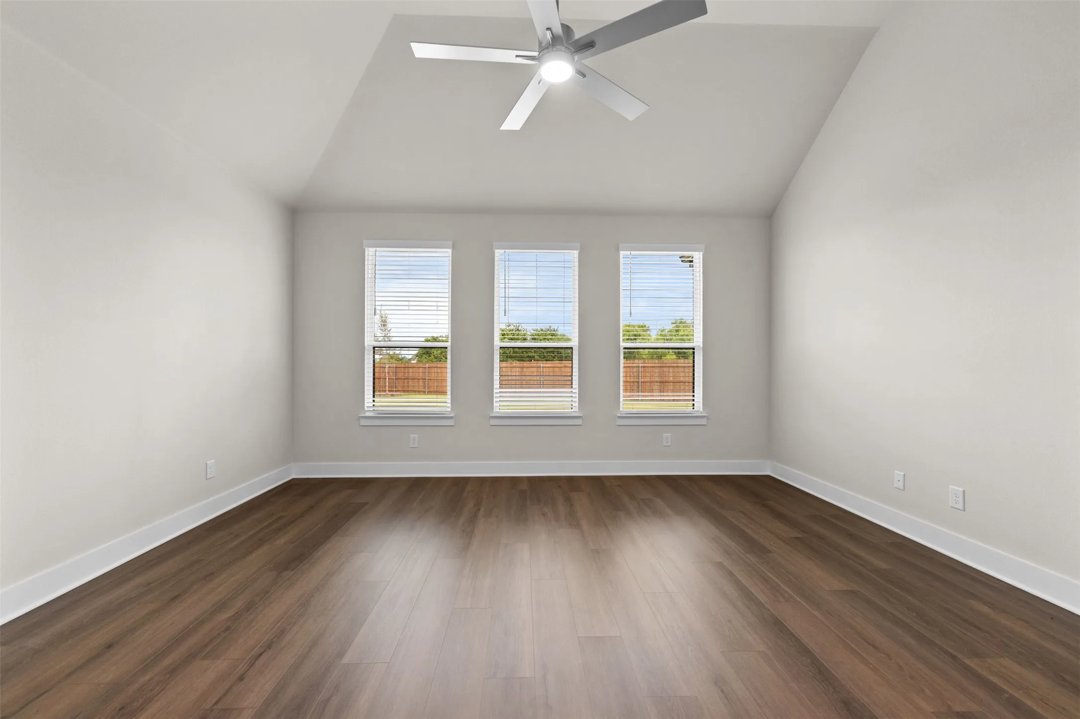 Single Family Residence For Sale in Ellis County , 552 Holiday Avenue, Waxahachie, Texas 75165, 3 Bedroom, 3 Bathroom, 2 Garage spaces, 2,934 Sqft, built in 2026, mls#21332016, Real Estate Agent in Waxahachie, Homes For Sale in Ellis county, Homes For Sale in Waxahachie, Realtor in Waxahachie Texas, Real Estate Brokerage Independent Realty Texas, Luminita Cordes Realtor