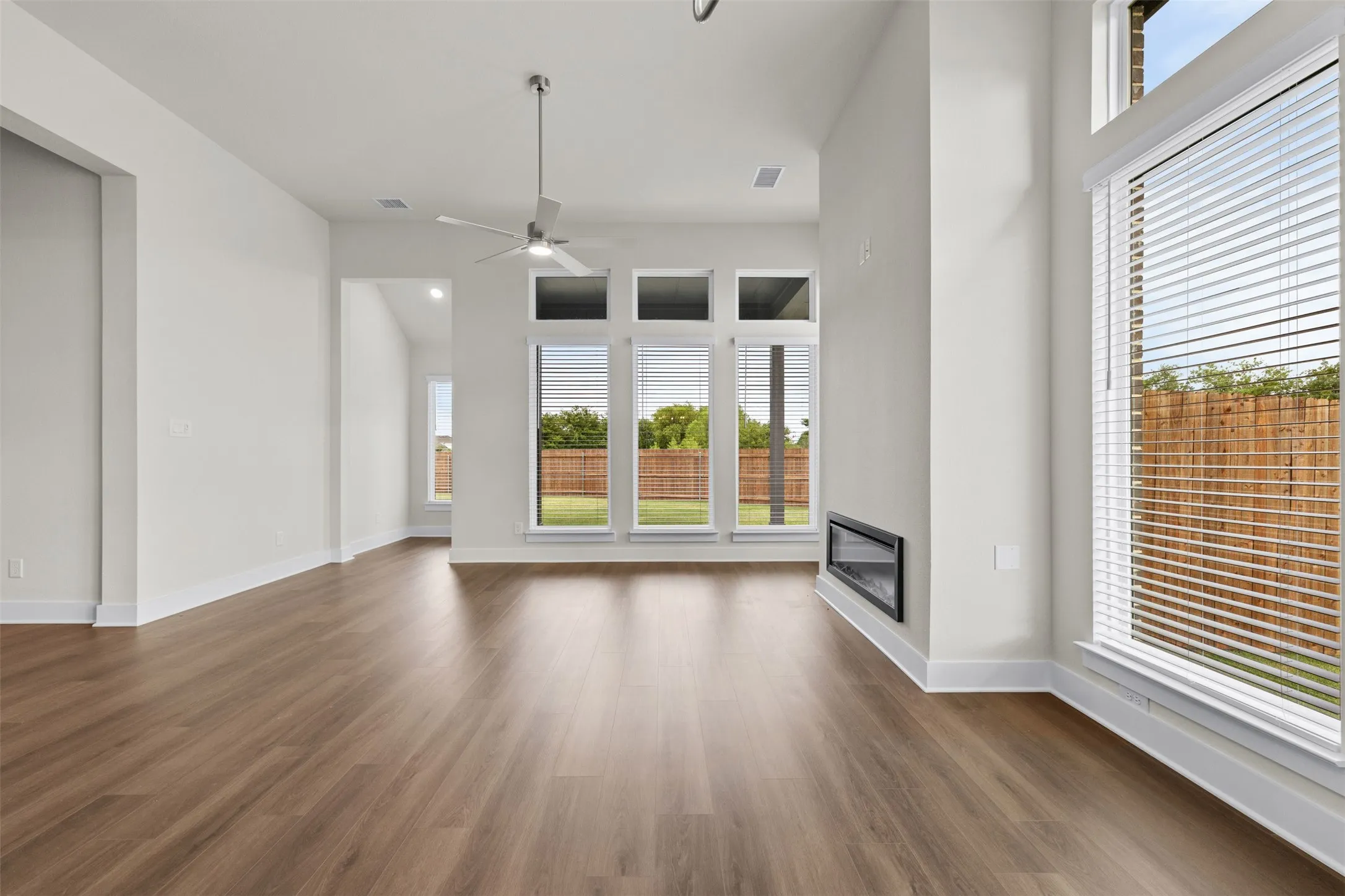 Single Family Residence For Sale in Ellis County , 552 Holiday Avenue, Waxahachie, Texas 75165, 3 Bedroom, 3 Bathroom, 2 Garage spaces, 2,934 Sqft, built in 2026, mls#21332016, Real Estate Agent in Waxahachie, Homes For Sale in Ellis county, Homes For Sale in Waxahachie, Realtor in Waxahachie Texas, Real Estate Brokerage Independent Realty Texas, Luminita Cordes Realtor