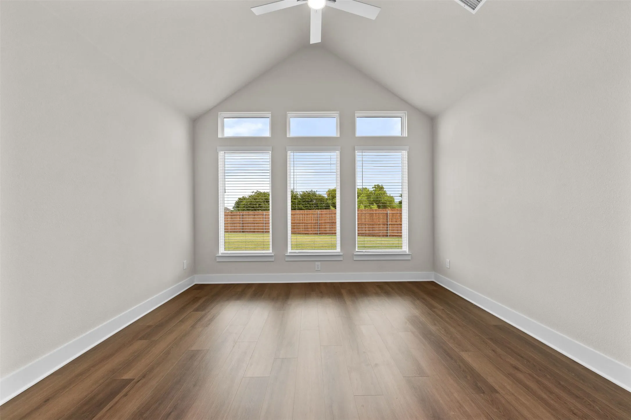 Single Family Residence For Sale in Ellis County , 552 Holiday Avenue, Waxahachie, Texas 75165, 3 Bedroom, 3 Bathroom, 2 Garage spaces, 2,934 Sqft, built in 2026, mls#21332016, Real Estate Agent in Waxahachie, Homes For Sale in Ellis county, Homes For Sale in Waxahachie, Realtor in Waxahachie Texas, Real Estate Brokerage Independent Realty Texas, Luminita Cordes Realtor