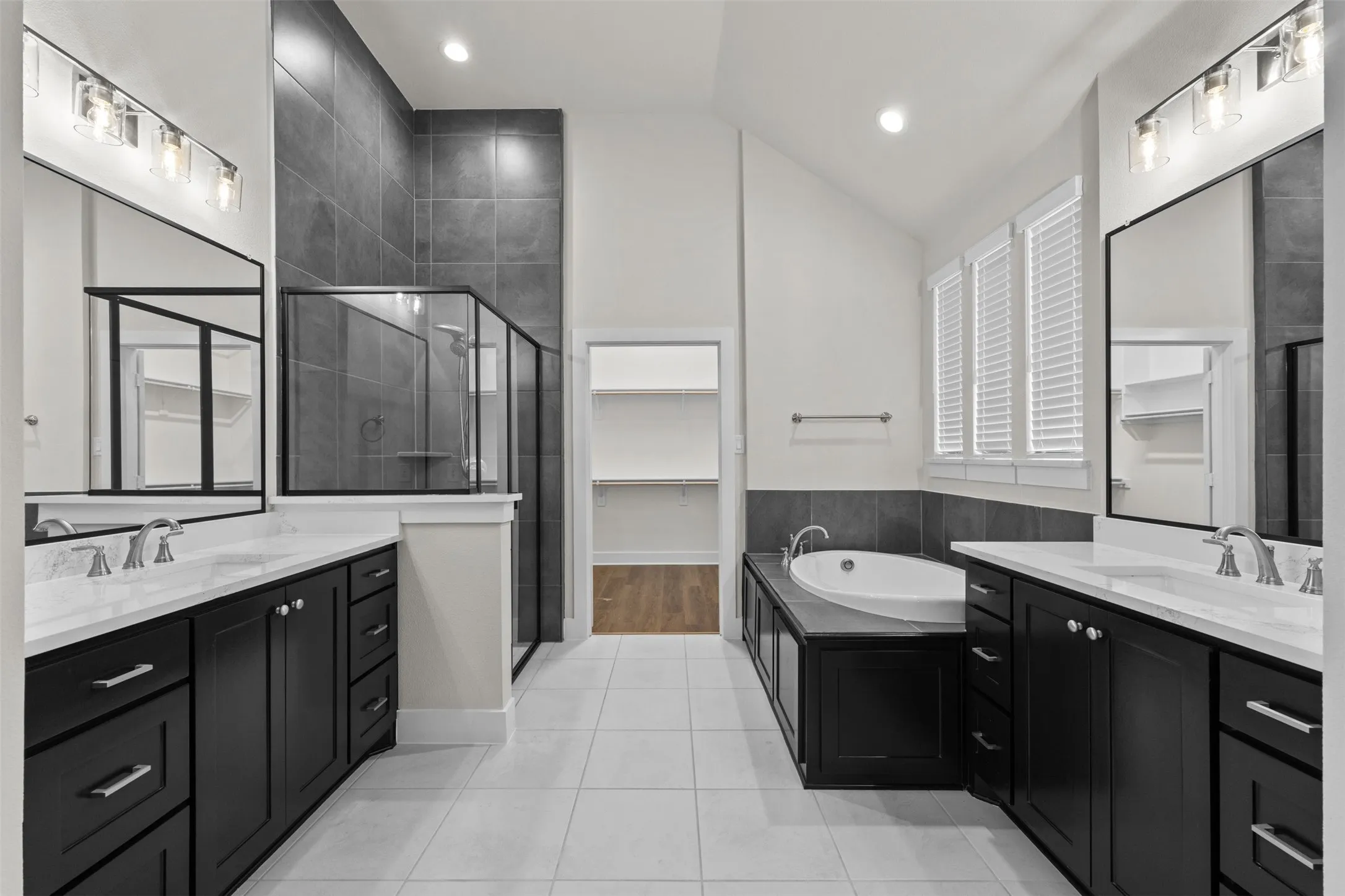 Single Family Residence For Sale in Ellis County , 552 Holiday Avenue, Waxahachie, Texas 75165, 3 Bedroom, 3 Bathroom, 2 Garage spaces, 2,934 Sqft, built in 2026, mls#21332016, Real Estate Agent in Waxahachie, Homes For Sale in Ellis county, Homes For Sale in Waxahachie, Realtor in Waxahachie Texas, Real Estate Brokerage Independent Realty Texas, Luminita Cordes Realtor
