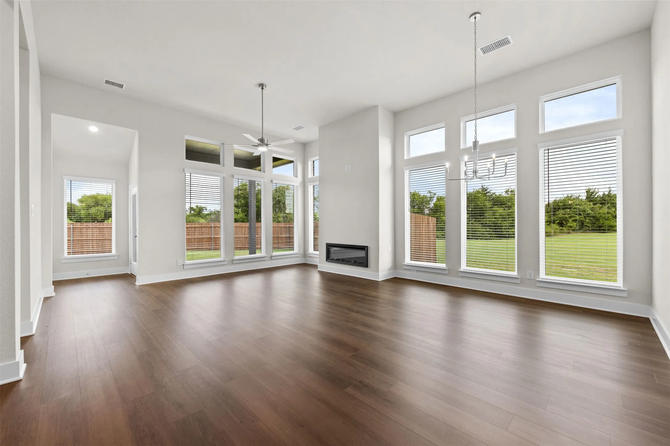 Single Family Residence For Sale in Ellis County , 552 Holiday Avenue, Waxahachie, Texas 75165, 3 Bedroom, 3 Bathroom, 2 Garage spaces, 2,934 Sqft, built in 2026, mls#21332016, Real Estate Agent in Waxahachie, Homes For Sale in Ellis county, Homes For Sale in Waxahachie, Realtor in Waxahachie Texas, Real Estate Brokerage Independent Realty Texas, Luminita Cordes Realtor