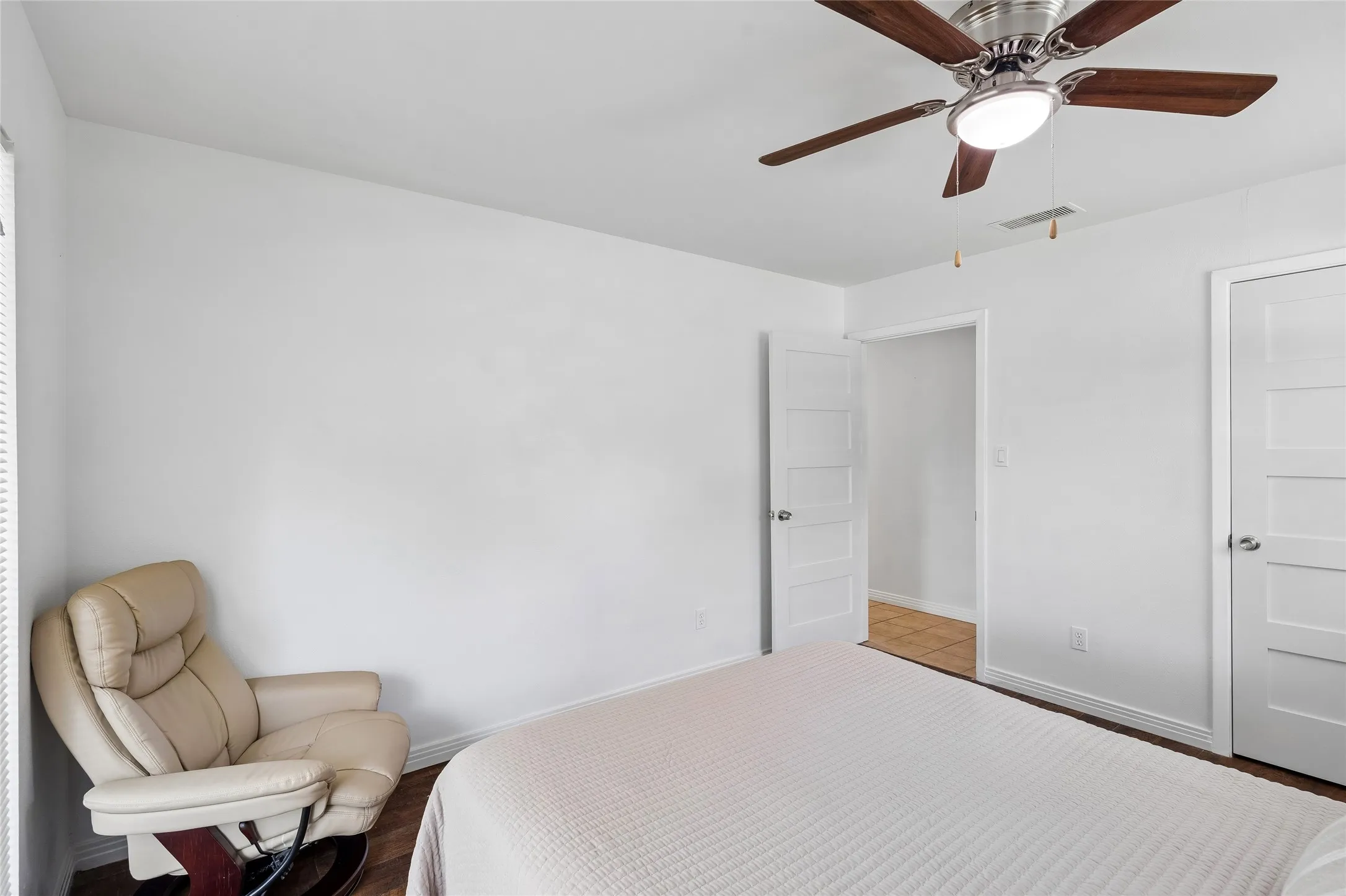 Single Family Residence For Sale in Tarrant County , 5012 Westhaven Drive, Fort Worth, Texas 76132, 3 Bedroom, 2 Bathroom, 2 Garage spaces, 2,046 Sqft, built in 1964, mls#21330868, Real Estate Agent in Fort Worth, Homes For Sale in Tarrant county, Homes For Sale in Fort Worth, Realtor in Fort Worth Texas, Real Estate Brokerage Independent Realty Texas, Luminita Cordes Realtor