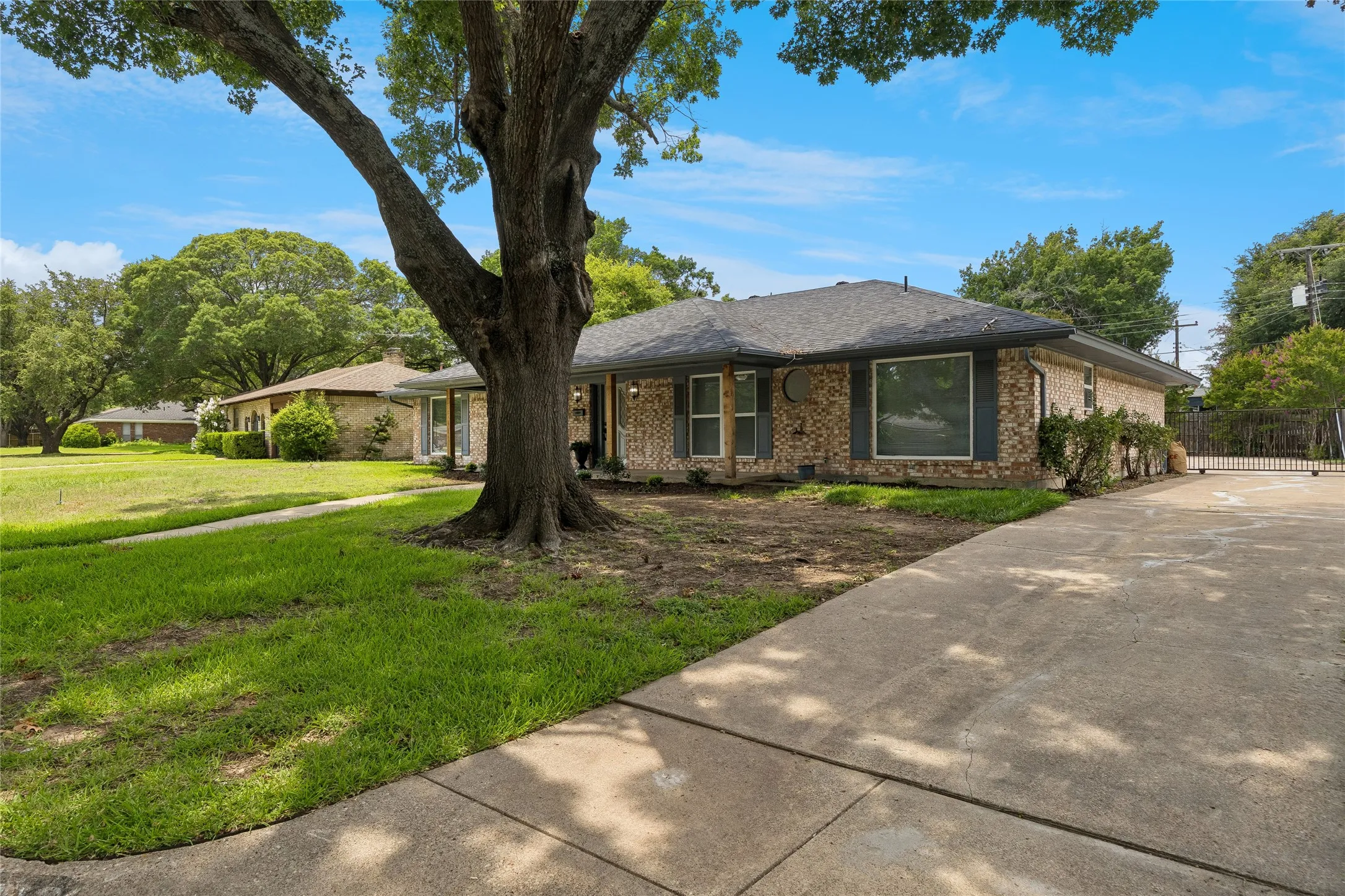 Single Family Residence For Sale in Tarrant County , 5012 Westhaven Drive, Fort Worth, Texas 76132, 3 Bedroom, 2 Bathroom, 2 Garage spaces, 2,046 Sqft, built in 1964, mls#21330868, Real Estate Agent in Fort Worth, Homes For Sale in Tarrant county, Homes For Sale in Fort Worth, Realtor in Fort Worth Texas, Real Estate Brokerage Independent Realty Texas, Luminita Cordes Realtor