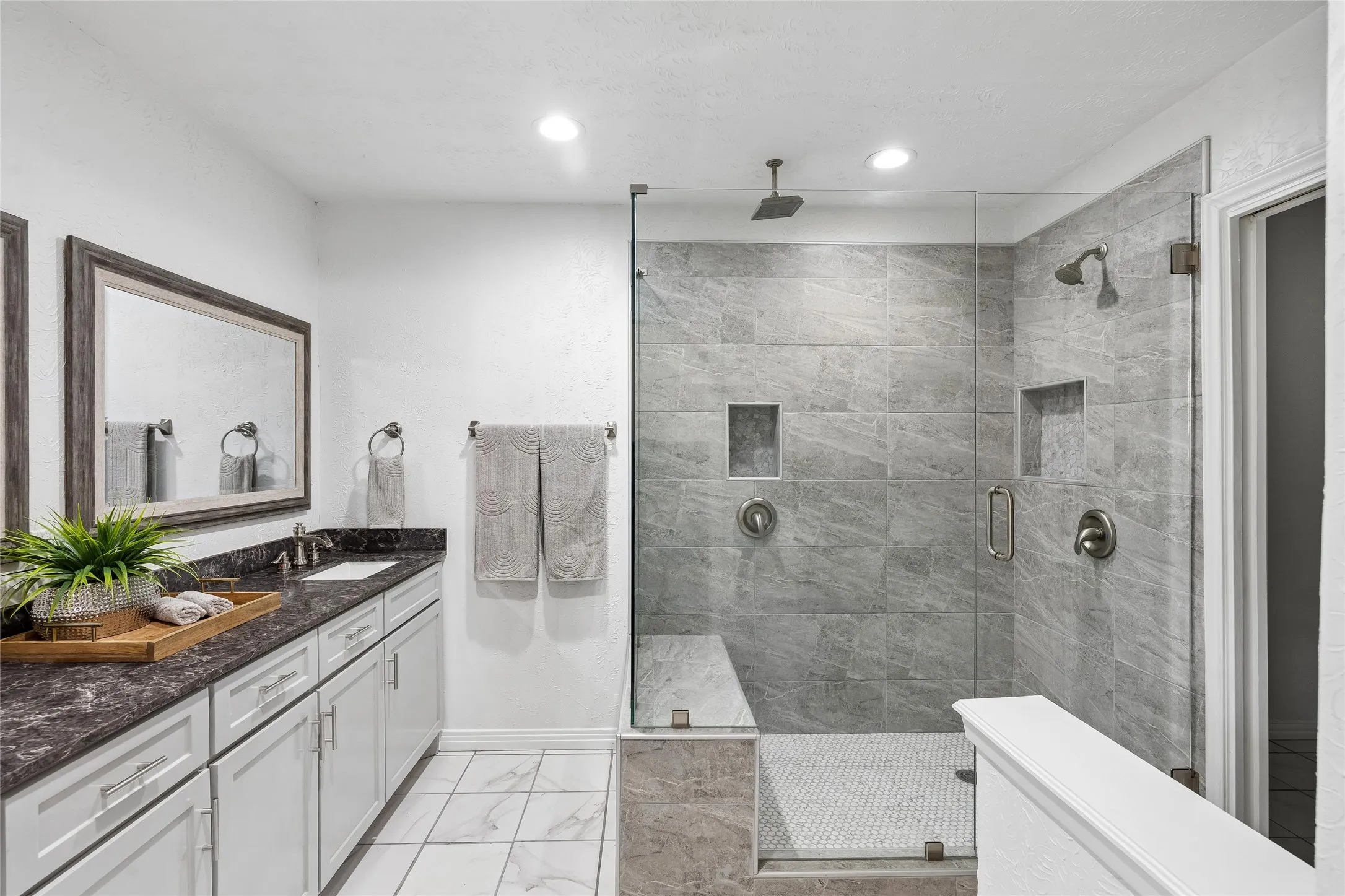 Single Family Residence For Sale in Tarrant County , 5012 Westhaven Drive, Fort Worth, Texas 76132, 3 Bedroom, 2 Bathroom, 2 Garage spaces, 2,046 Sqft, built in 1964, mls#21330868, Real Estate Agent in Fort Worth, Homes For Sale in Tarrant county, Homes For Sale in Fort Worth, Realtor in Fort Worth Texas, Real Estate Brokerage Independent Realty Texas, Luminita Cordes Realtor
