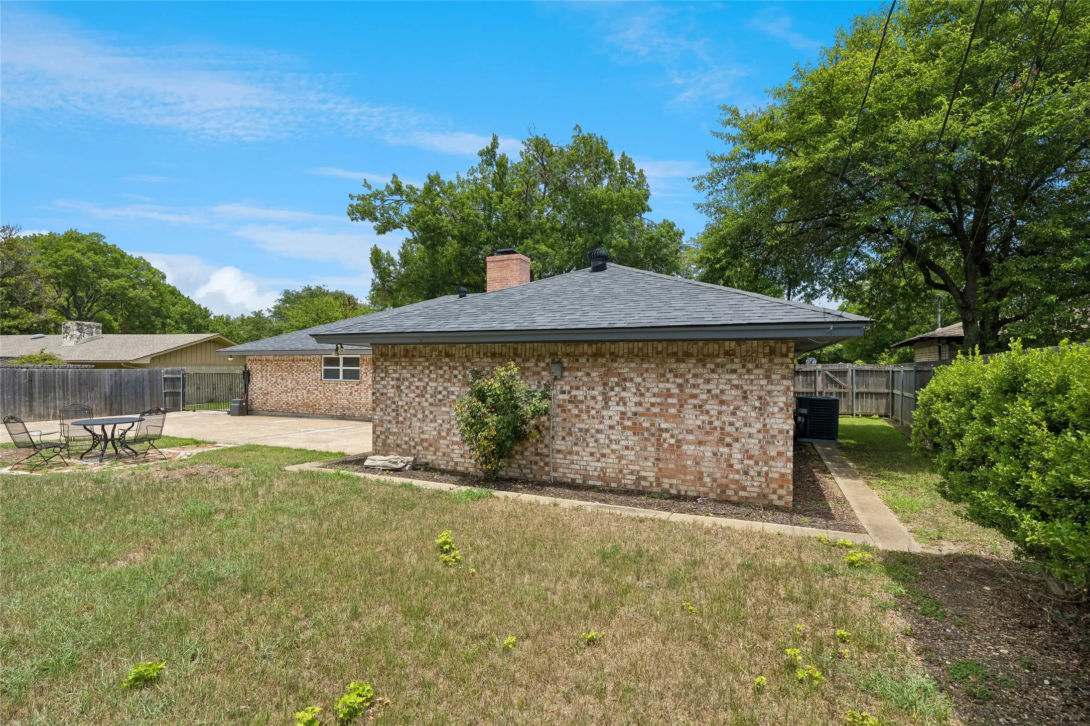 Single Family Residence For Sale in Tarrant County , 5012 Westhaven Drive, Fort Worth, Texas 76132, 3 Bedroom, 2 Bathroom, 2 Garage spaces, 2,046 Sqft, built in 1964, mls#21330868, Real Estate Agent in Fort Worth, Homes For Sale in Tarrant county, Homes For Sale in Fort Worth, Realtor in Fort Worth Texas, Real Estate Brokerage Independent Realty Texas, Luminita Cordes Realtor