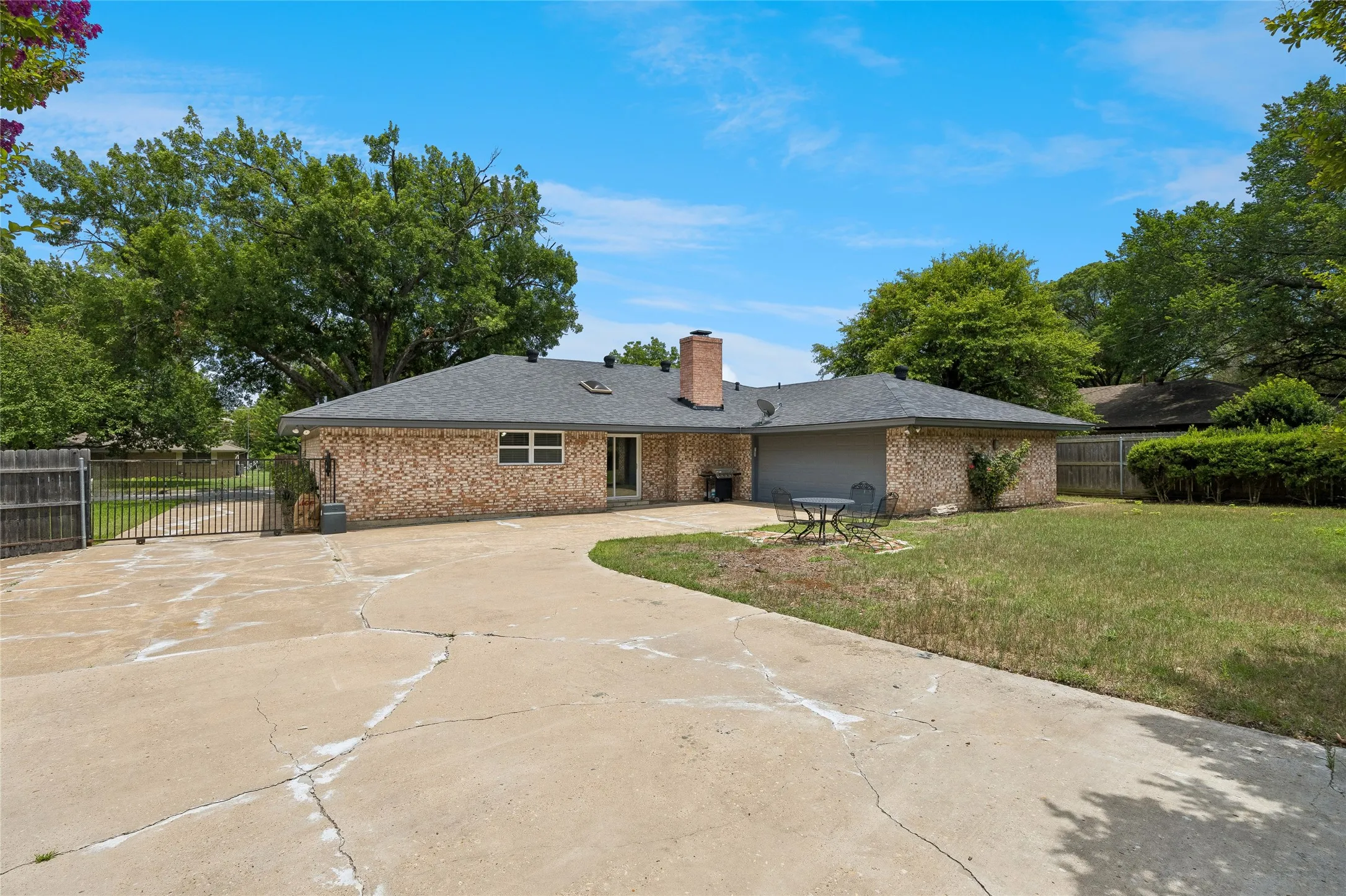 Single Family Residence For Sale in Tarrant County , 5012 Westhaven Drive, Fort Worth, Texas 76132, 3 Bedroom, 2 Bathroom, 2 Garage spaces, 2,046 Sqft, built in 1964, mls#21330868, Real Estate Agent in Fort Worth, Homes For Sale in Tarrant county, Homes For Sale in Fort Worth, Realtor in Fort Worth Texas, Real Estate Brokerage Independent Realty Texas, Luminita Cordes Realtor