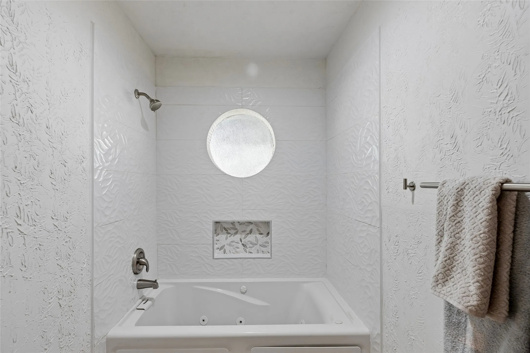 Single Family Residence For Sale in Tarrant County , 5012 Westhaven Drive, Fort Worth, Texas 76132, 3 Bedroom, 2 Bathroom, 2 Garage spaces, 2,046 Sqft, built in 1964, mls#21330868, Real Estate Agent in Fort Worth, Homes For Sale in Tarrant county, Homes For Sale in Fort Worth, Realtor in Fort Worth Texas, Real Estate Brokerage Independent Realty Texas, Luminita Cordes Realtor