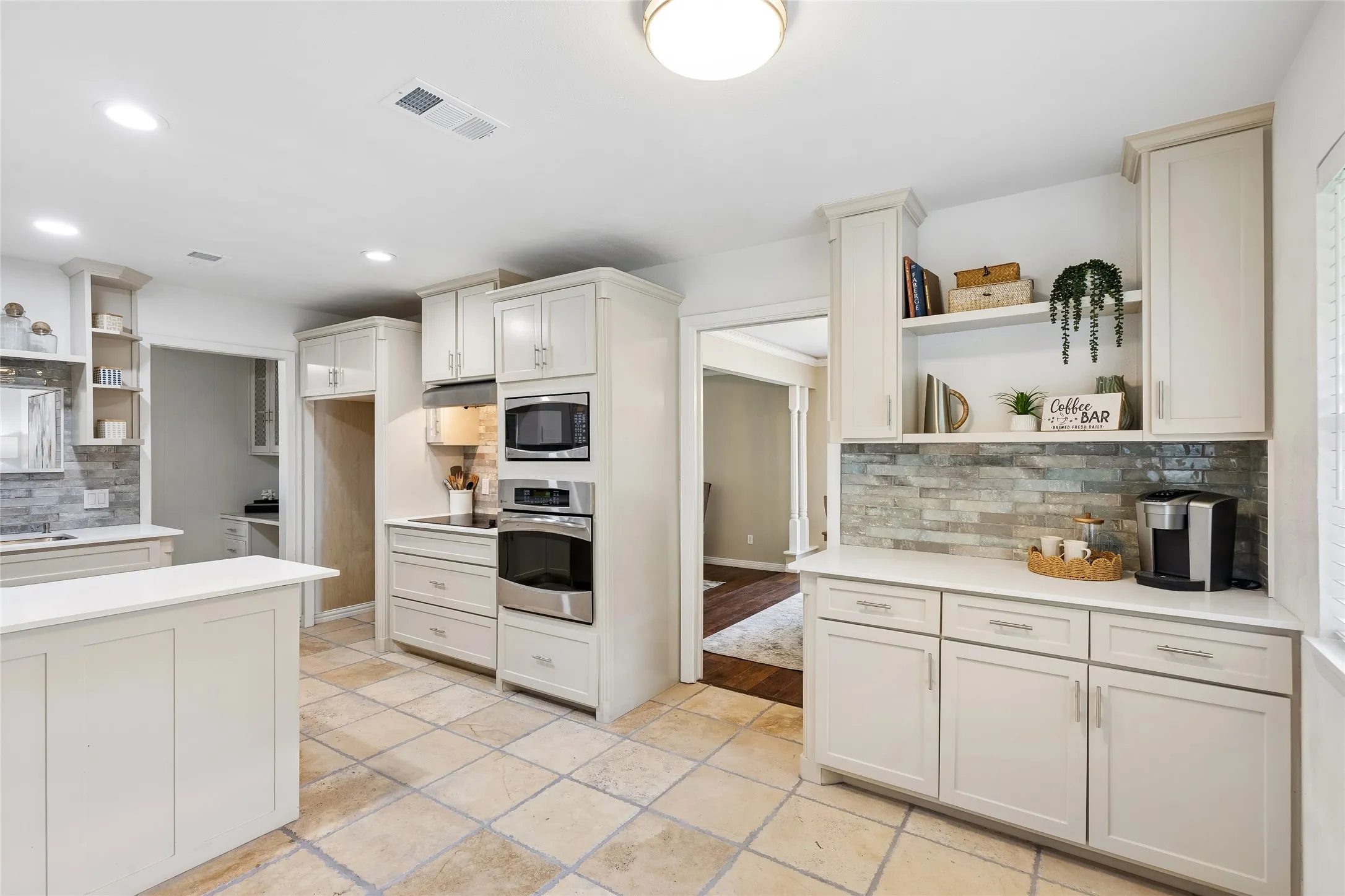 Single Family Residence For Sale in Tarrant County , 5012 Westhaven Drive, Fort Worth, Texas 76132, 3 Bedroom, 2 Bathroom, 2 Garage spaces, 2,046 Sqft, built in 1964, mls#21330868, Real Estate Agent in Fort Worth, Homes For Sale in Tarrant county, Homes For Sale in Fort Worth, Realtor in Fort Worth Texas, Real Estate Brokerage Independent Realty Texas, Luminita Cordes Realtor