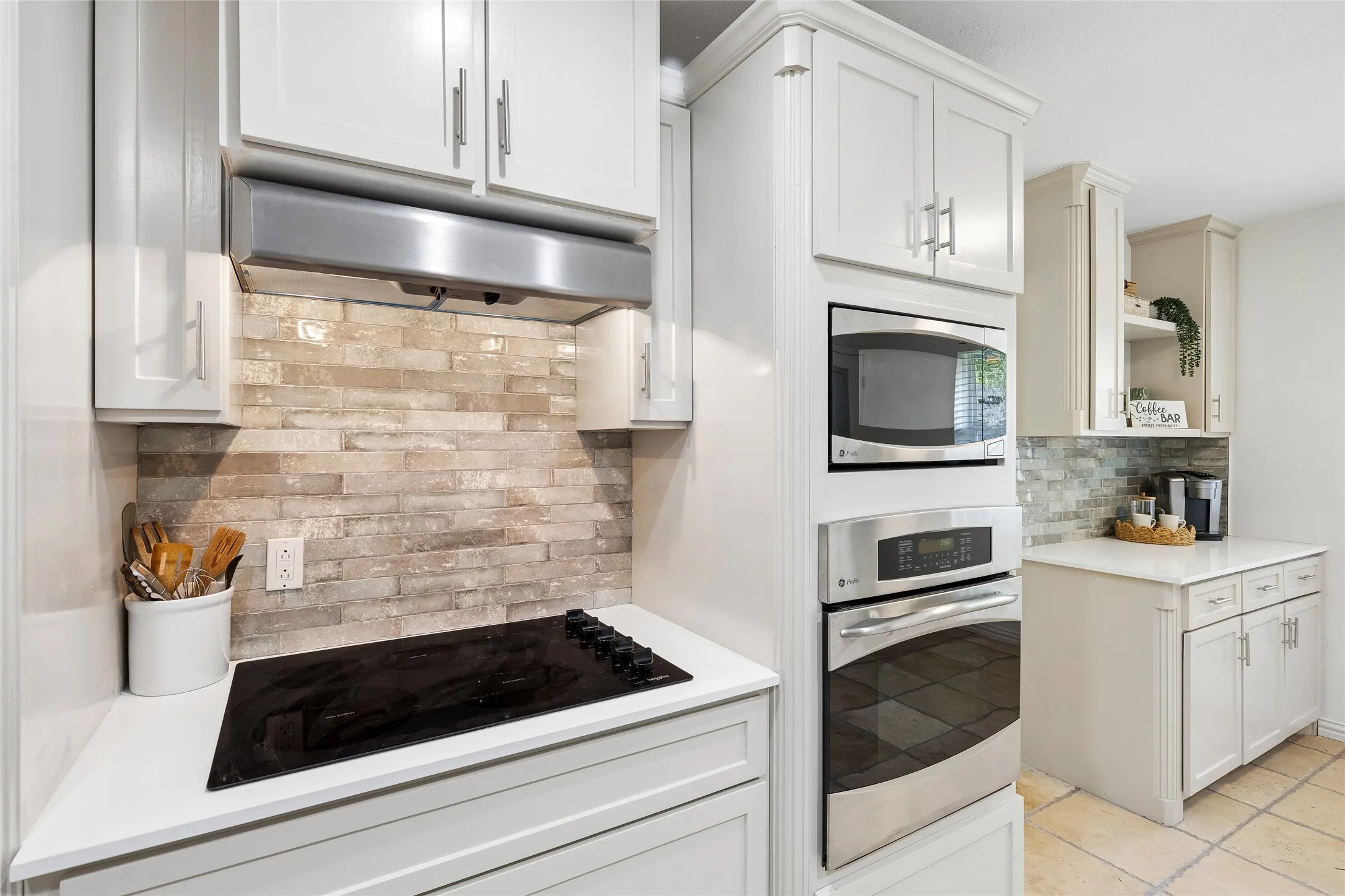 Single Family Residence For Sale in Tarrant County , 5012 Westhaven Drive, Fort Worth, Texas 76132, 3 Bedroom, 2 Bathroom, 2 Garage spaces, 2,046 Sqft, built in 1964, mls#21330868, Real Estate Agent in Fort Worth, Homes For Sale in Tarrant county, Homes For Sale in Fort Worth, Realtor in Fort Worth Texas, Real Estate Brokerage Independent Realty Texas, Luminita Cordes Realtor