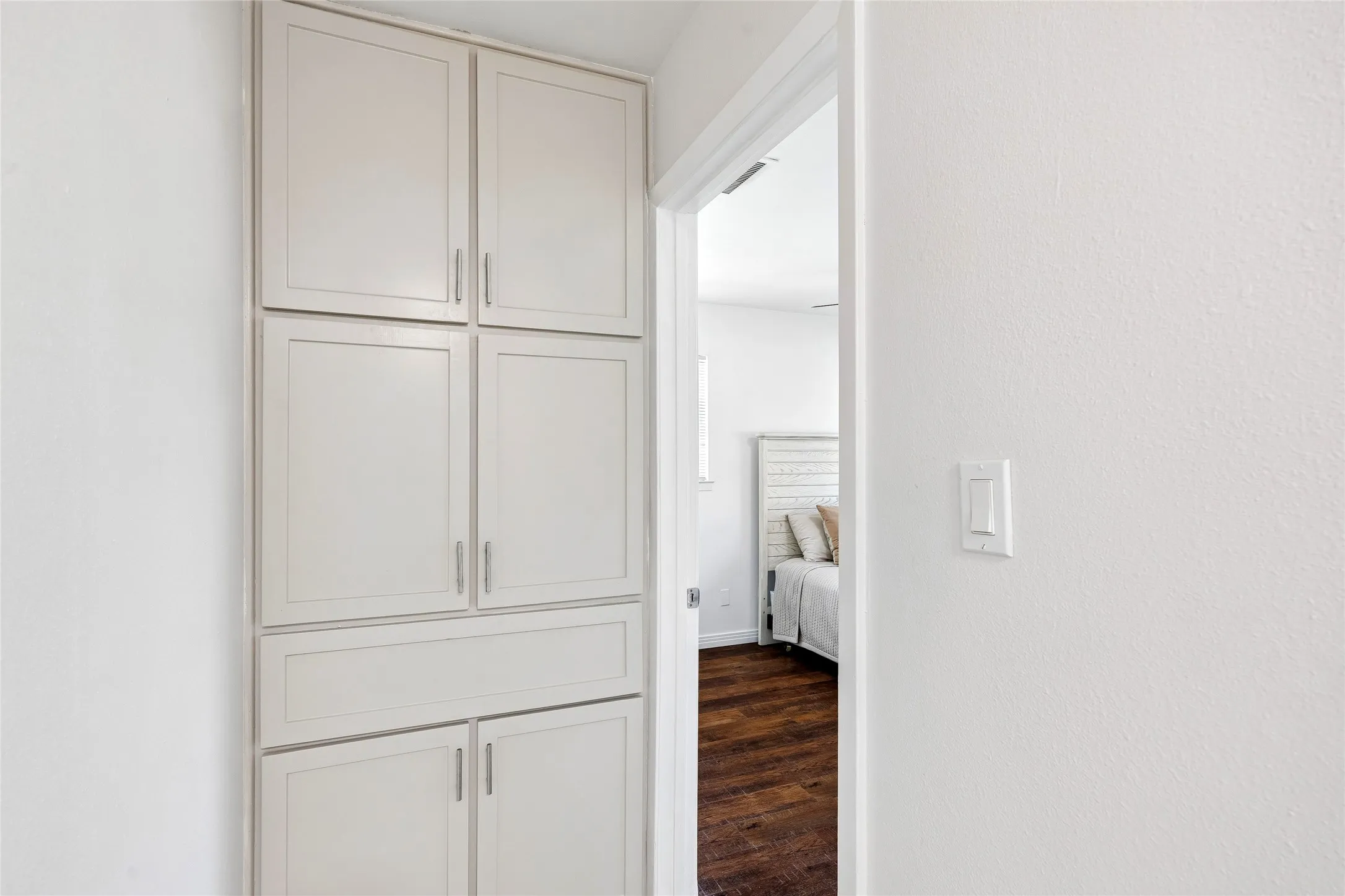 Single Family Residence For Sale in Tarrant County , 5012 Westhaven Drive, Fort Worth, Texas 76132, 3 Bedroom, 2 Bathroom, 2 Garage spaces, 2,046 Sqft, built in 1964, mls#21330868, Real Estate Agent in Fort Worth, Homes For Sale in Tarrant county, Homes For Sale in Fort Worth, Realtor in Fort Worth Texas, Real Estate Brokerage Independent Realty Texas, Luminita Cordes Realtor