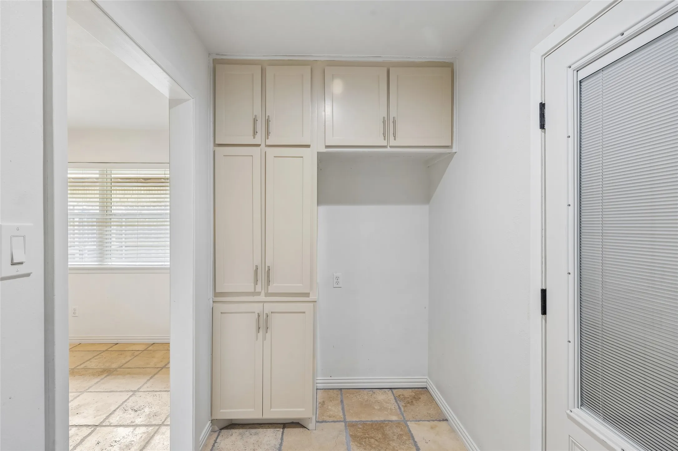 Single Family Residence For Sale in Tarrant County , 5012 Westhaven Drive, Fort Worth, Texas 76132, 3 Bedroom, 2 Bathroom, 2 Garage spaces, 2,046 Sqft, built in 1964, mls#21330868, Real Estate Agent in Fort Worth, Homes For Sale in Tarrant county, Homes For Sale in Fort Worth, Realtor in Fort Worth Texas, Real Estate Brokerage Independent Realty Texas, Luminita Cordes Realtor