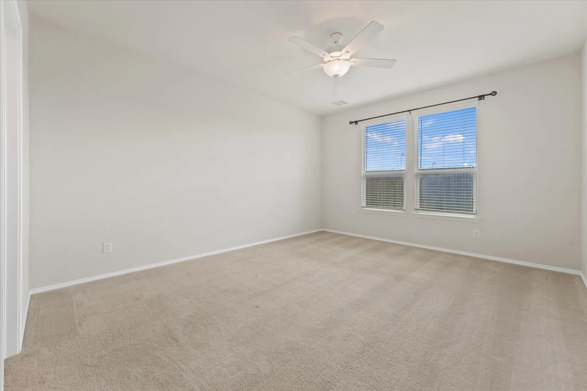 Single Family Residence For Sale in Tarrant County , 824 Lemongrass Court, Fort Worth, Texas 76131, 4 Bedroom, 3 Bathroom, 2 Garage spaces, 2,876 Sqft, built in 2020, mls#21332222, Real Estate Agent in Fort Worth, Homes For Sale in Tarrant county, Homes For Sale in Fort Worth, Realtor in Fort Worth Texas, Real Estate Brokerage Independent Realty Texas, Luminita Cordes Realtor