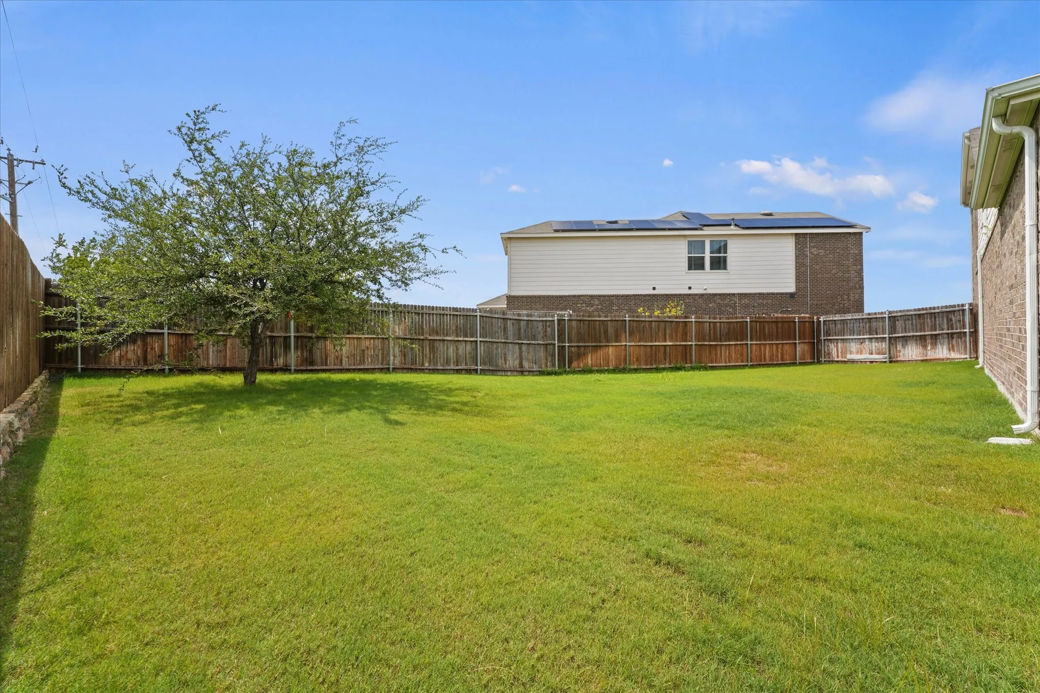 Single Family Residence For Sale in Tarrant County , 824 Lemongrass Court, Fort Worth, Texas 76131, 4 Bedroom, 3 Bathroom, 2 Garage spaces, 2,876 Sqft, built in 2020, mls#21332222, Real Estate Agent in Fort Worth, Homes For Sale in Tarrant county, Homes For Sale in Fort Worth, Realtor in Fort Worth Texas, Real Estate Brokerage Independent Realty Texas, Luminita Cordes Realtor
