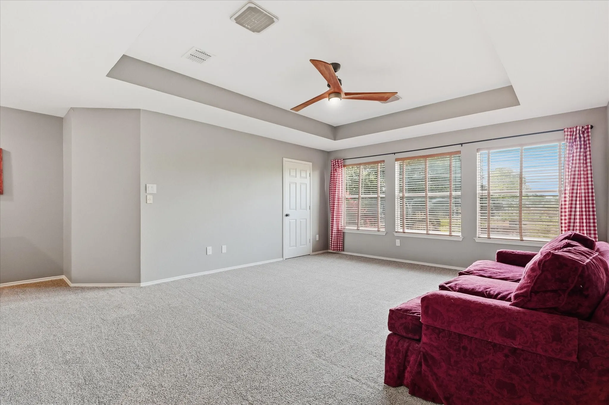 Single Family Residence For Sale in Denton County , 217 Patricia Lane, Highland Village, Texas 75077, 5 Bedroom, 4 Bathroom, 3 Garage spaces, 3,563 Sqft, built in 1996, mls#21331102, Real Estate Agent in Highland Village, Homes For Sale in Denton county, Homes For Sale in Highland Village, Realtor in Highland Village Texas, Real Estate Brokerage Independent Realty Texas, Luminita Cordes Realtor