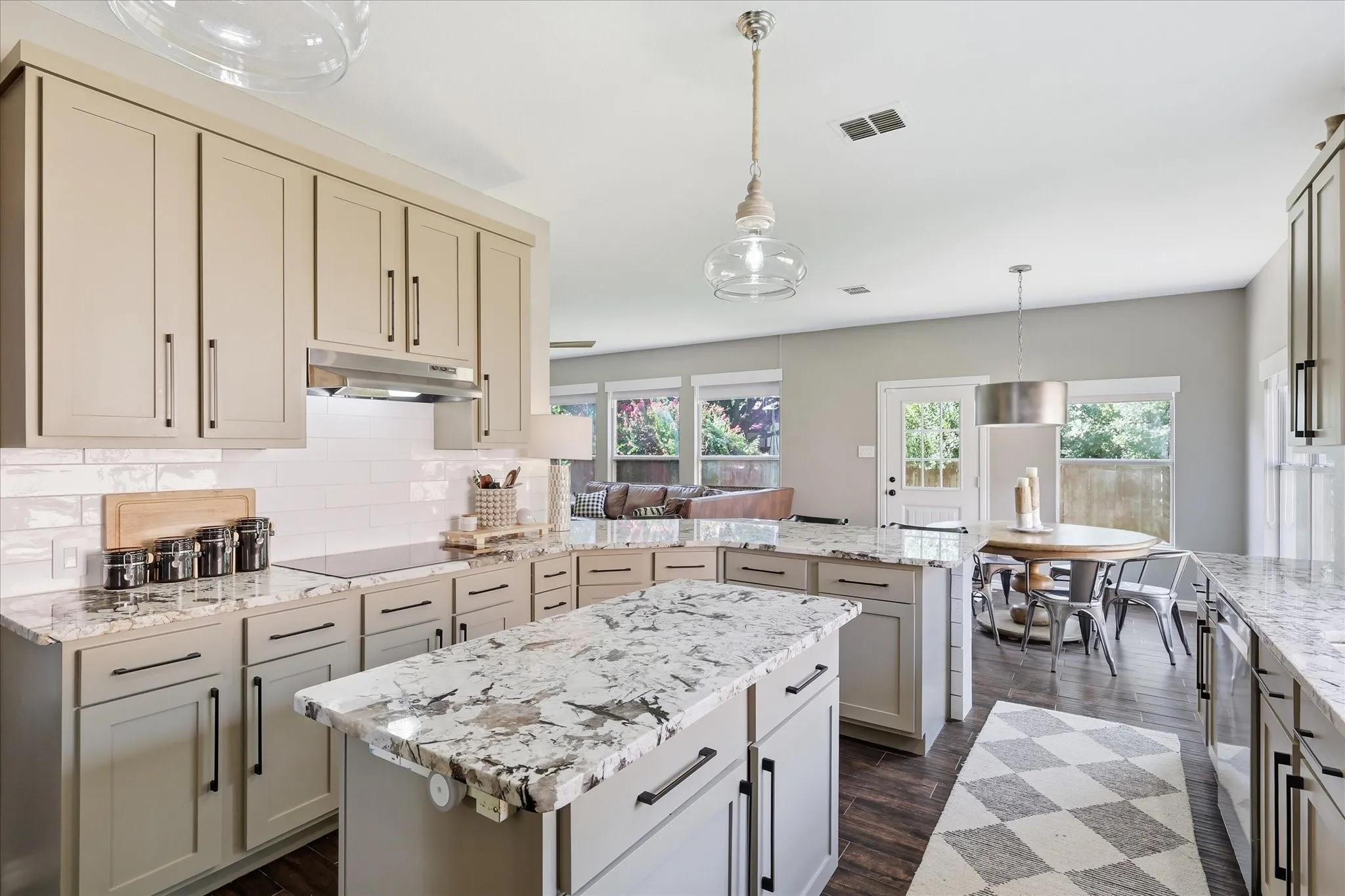 Single Family Residence For Sale in Denton County , 217 Patricia Lane, Highland Village, Texas 75077, 5 Bedroom, 4 Bathroom, 3 Garage spaces, 3,563 Sqft, built in 1996, mls#21331102, Real Estate Agent in Highland Village, Homes For Sale in Denton county, Homes For Sale in Highland Village, Realtor in Highland Village Texas, Real Estate Brokerage Independent Realty Texas, Luminita Cordes Realtor