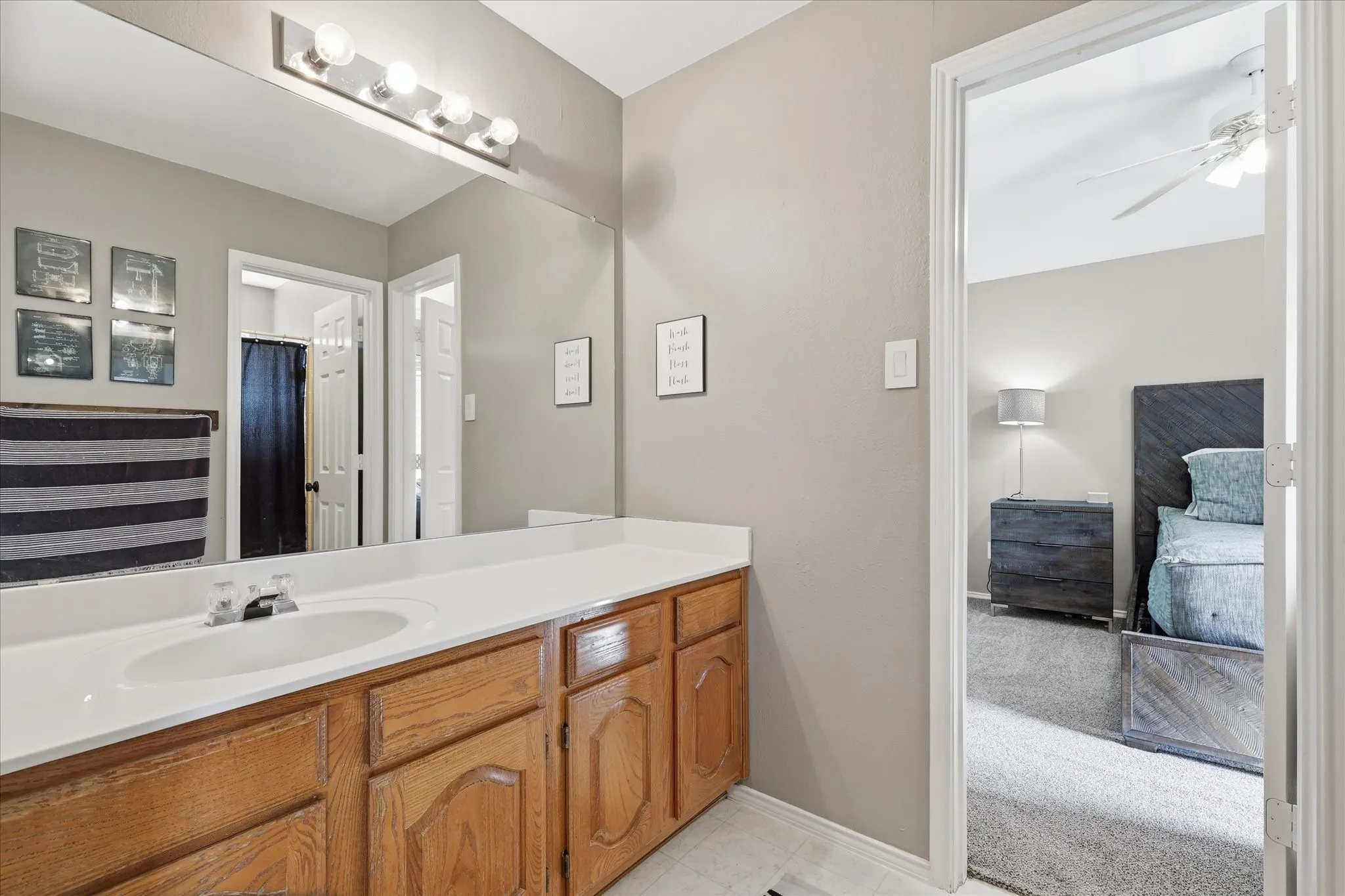 Upstairs Full  Bathroom