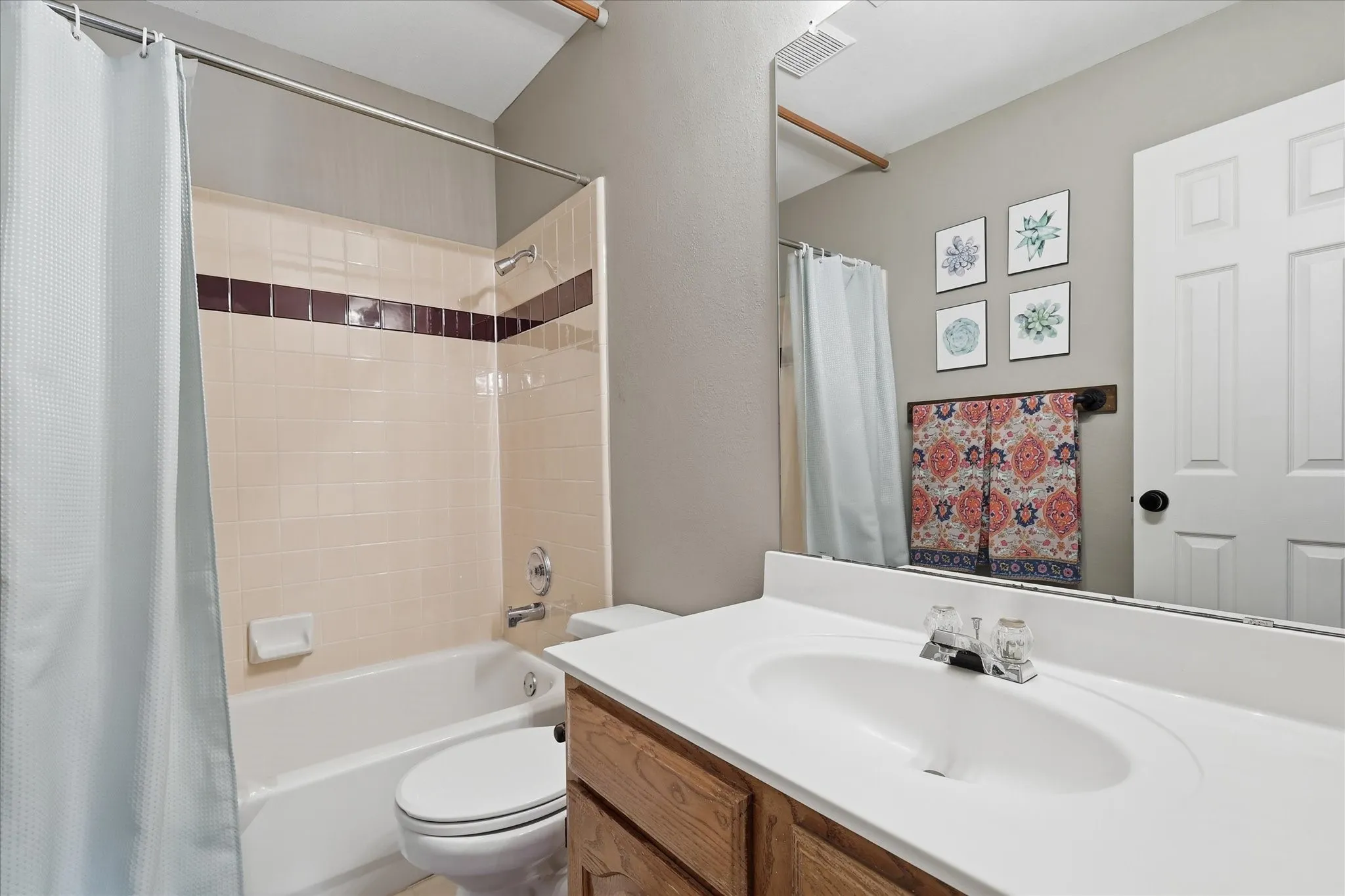 Upstairs Full Bath 2
