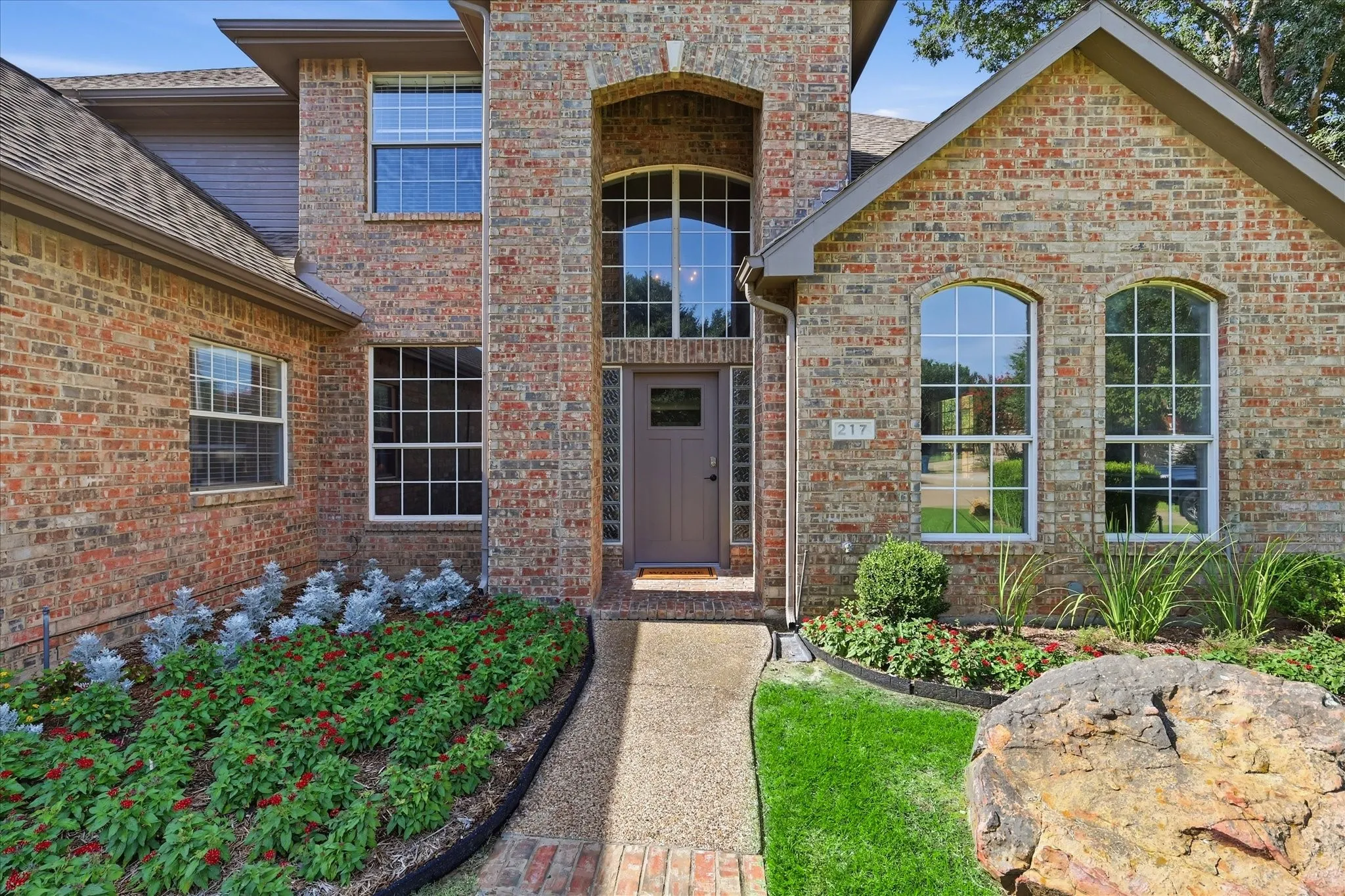 Single Family Residence For Sale in Denton County , 217 Patricia Lane, Highland Village, Texas 75077, 5 Bedroom, 4 Bathroom, 3 Garage spaces, 3,563 Sqft, built in 1996, mls#21331102, Real Estate Agent in Highland Village, Homes For Sale in Denton county, Homes For Sale in Highland Village, Realtor in Highland Village Texas, Real Estate Brokerage Independent Realty Texas, Luminita Cordes Realtor