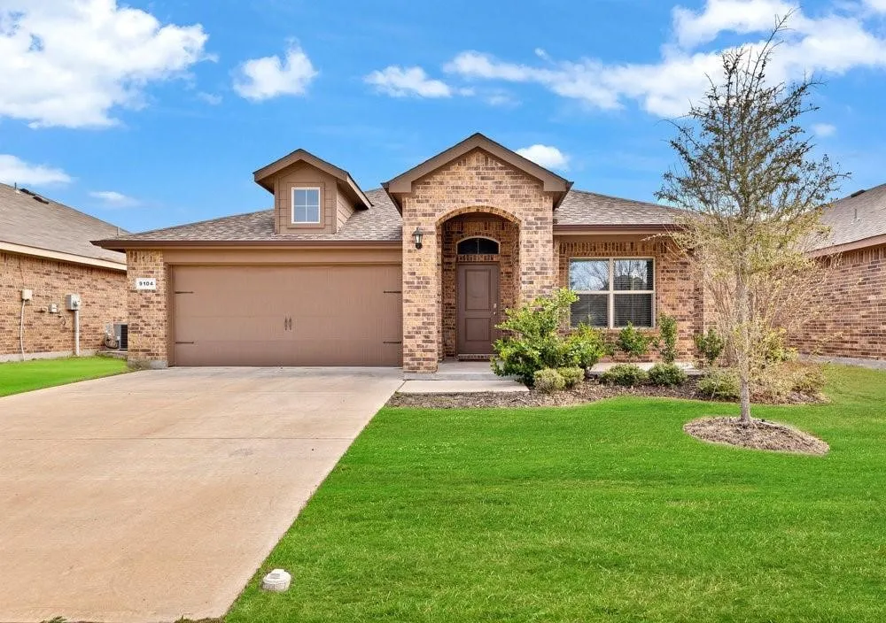 Single Family Residence For Rent in Tarrant County , 9104 Herringbone Drive, Fort Worth, Texas 76131, 3 Bedroom, 2 Bathroom, 2 Garage spaces, 1,794 Sqft, built in 2020, mls#21332465, Real Estate Agent in Fort Worth, Homes For Rent in Tarrant county, Homes For Rent in Fort Worth, Realtor in Fort Worth Texas, Real Estate Brokerage Independent Realty Texas, Luminita Cordes Realtor